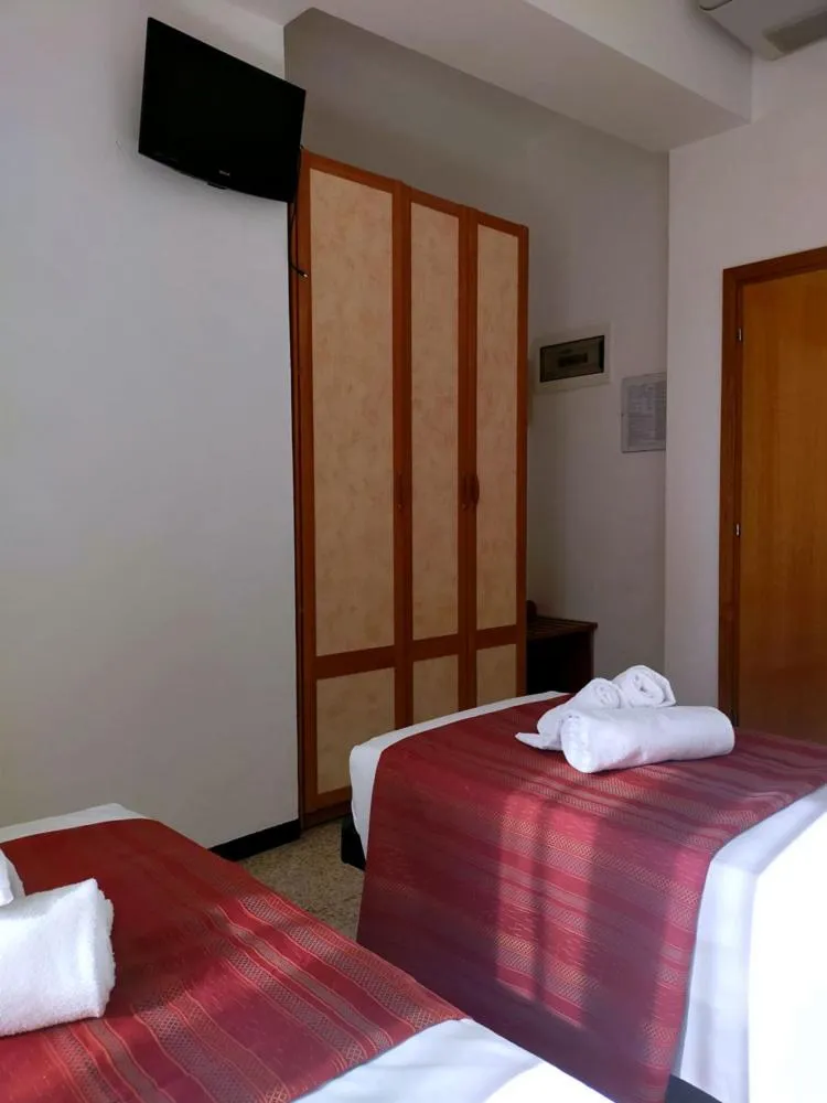 wardrobe, Bed in Ben Hur Rimini