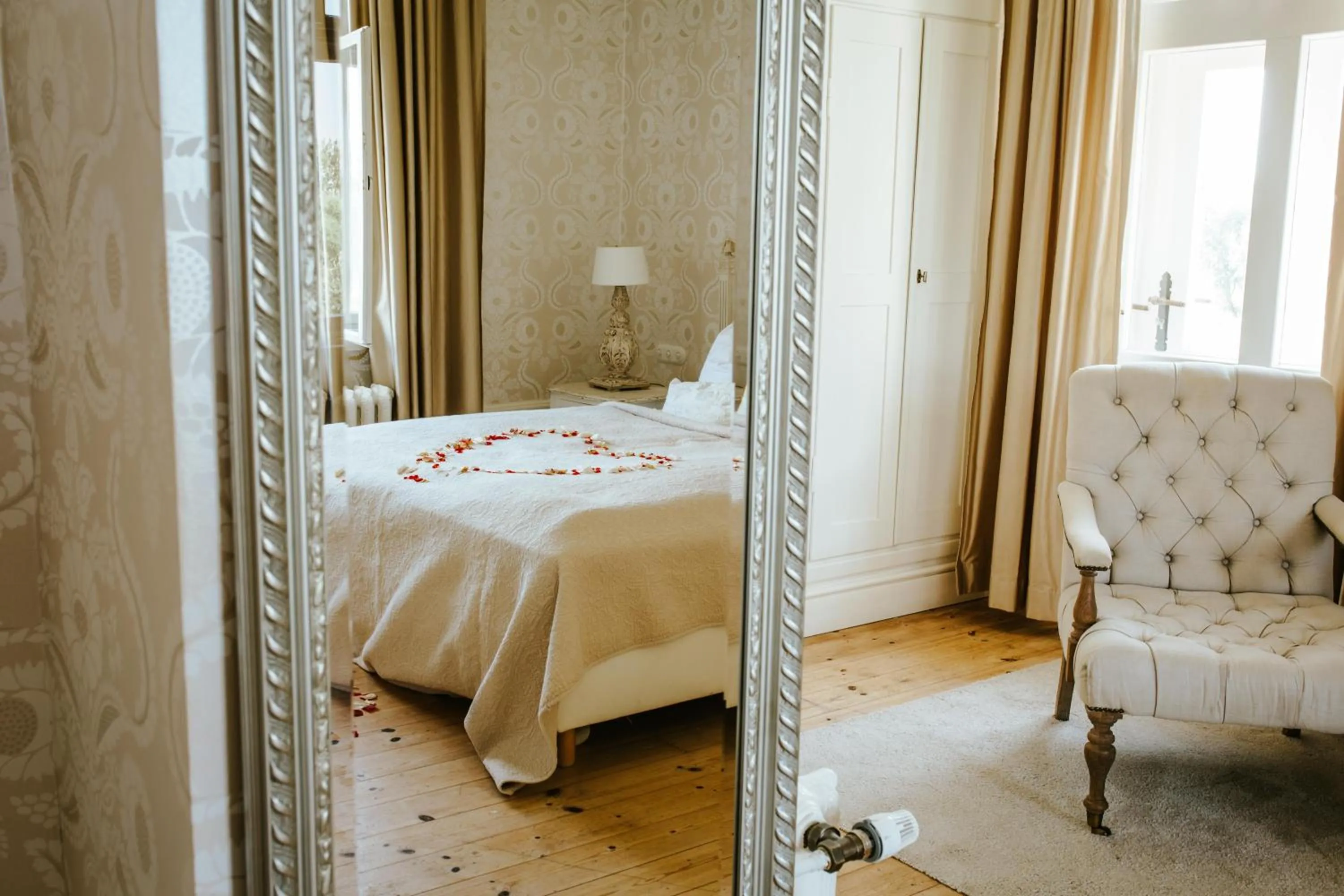 Photo of the whole room, Bed in Schloss Krugsdorf Golf & Hotel