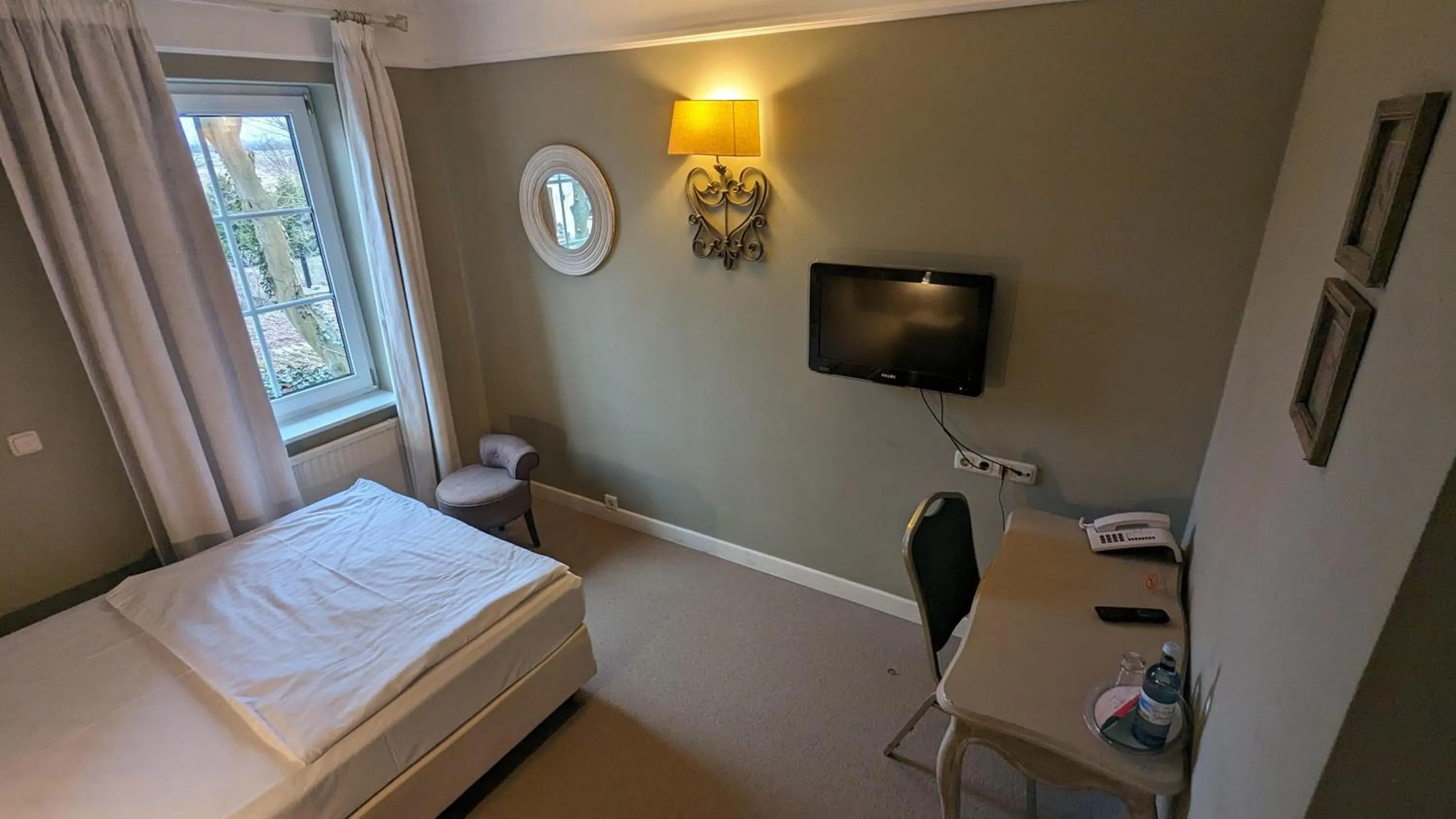 Photo of the whole room, Bed in Schloss Krugsdorf Golf & Hotel