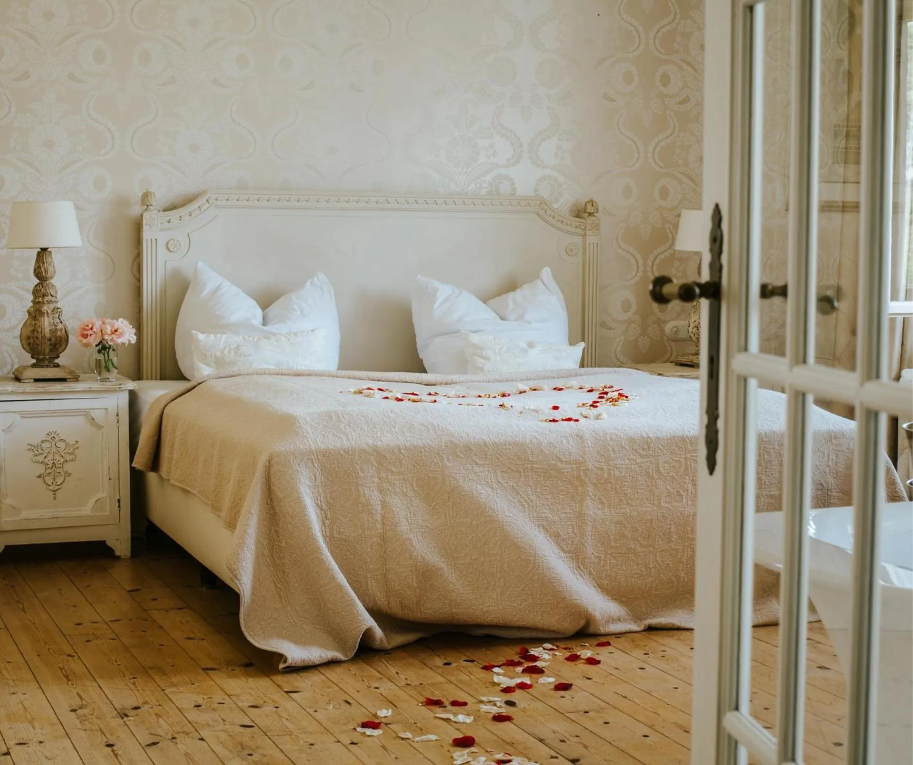 Photo of the whole room, Bed in Schloss Krugsdorf Golf & Hotel