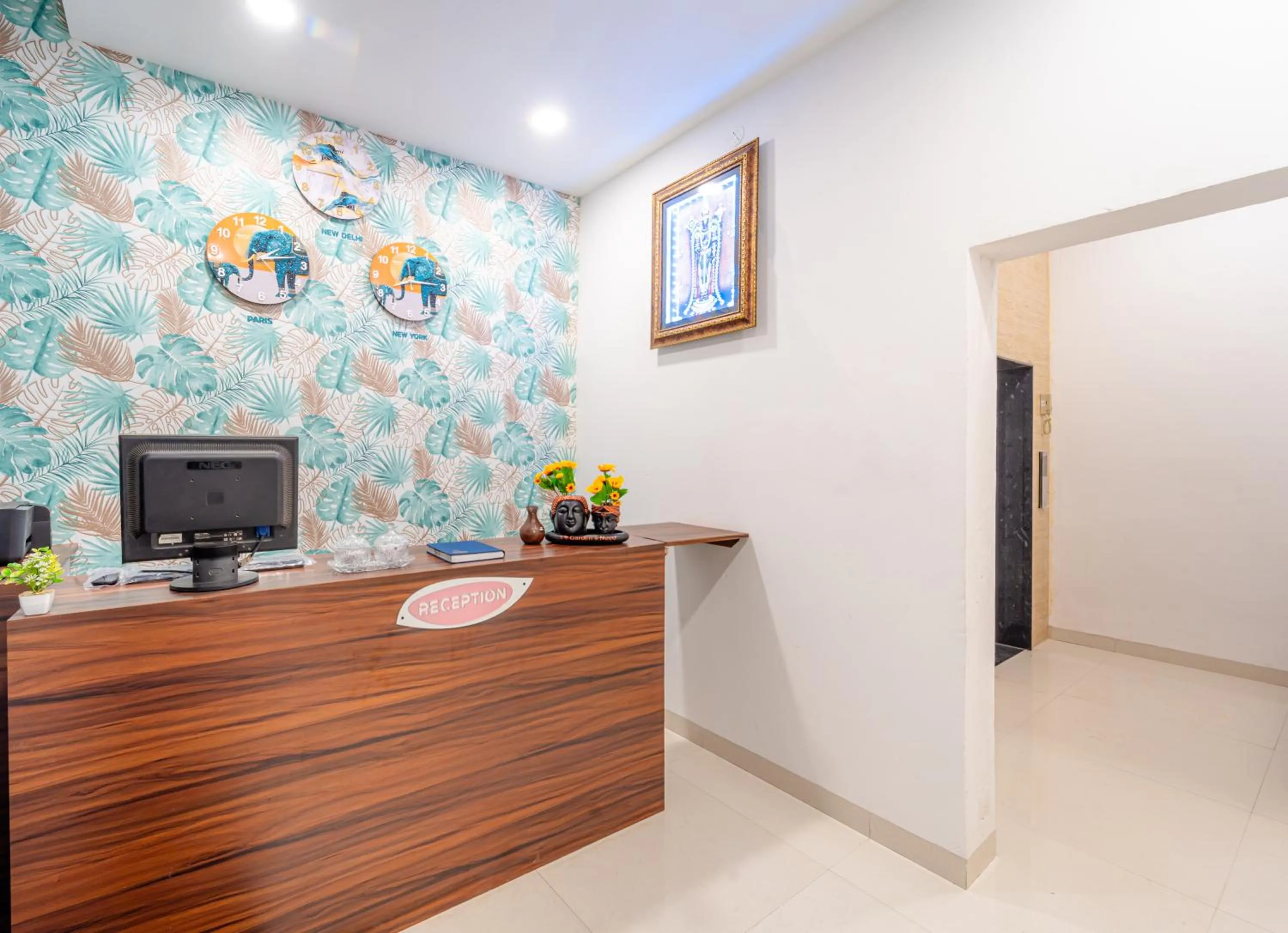 Lobby or reception in Treebo Pure Earth Stay, Vijay Nagar