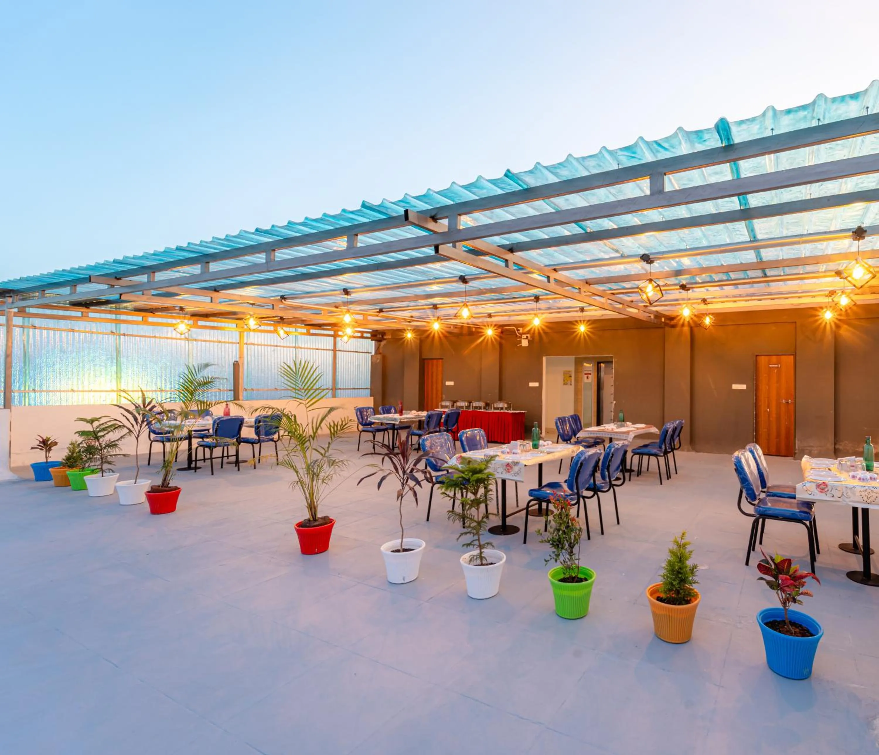 Restaurant/places to eat in Treebo Pure Earth Stay, Vijay Nagar