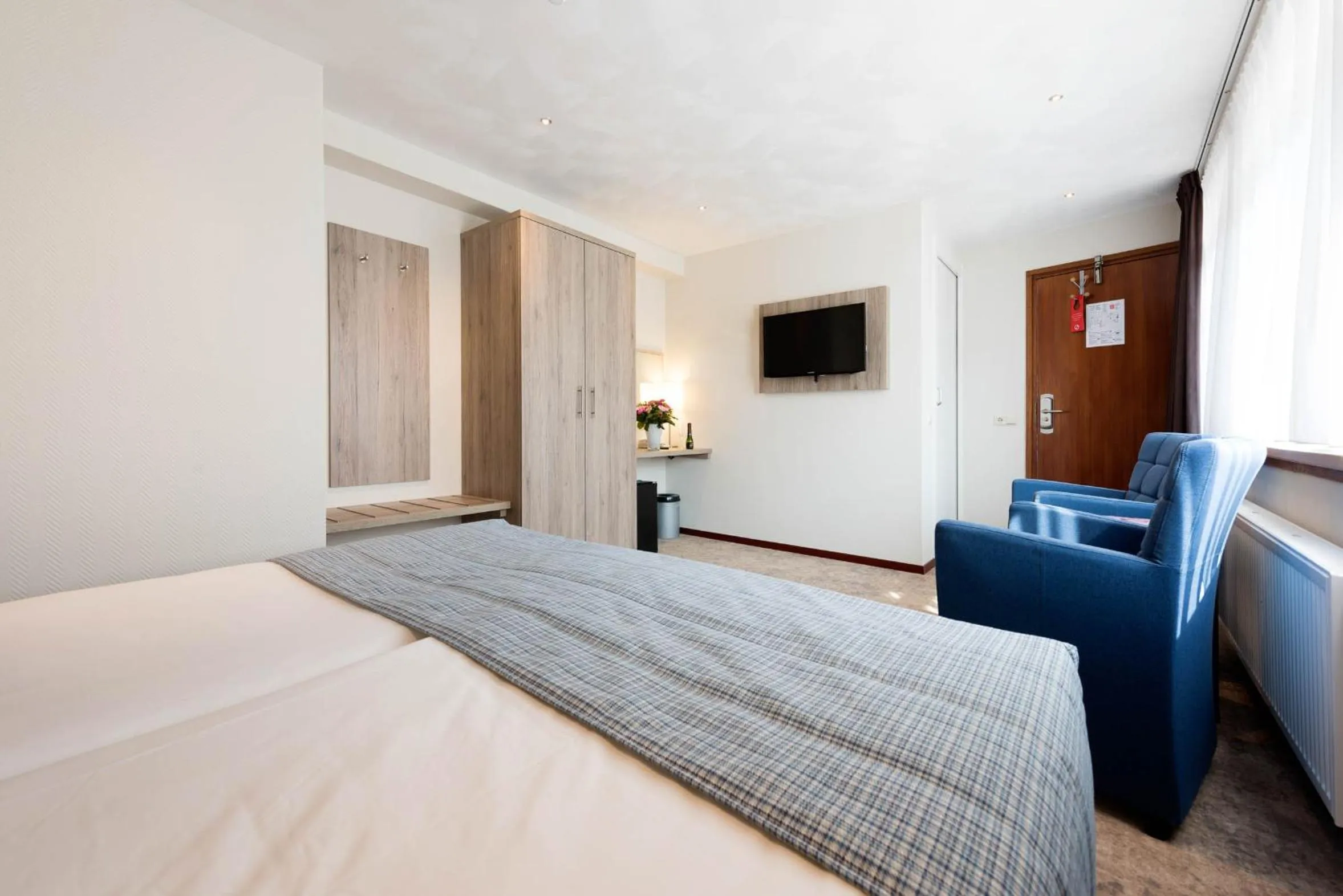 Photo of the whole room, Bed in Strandhotel de Vassy