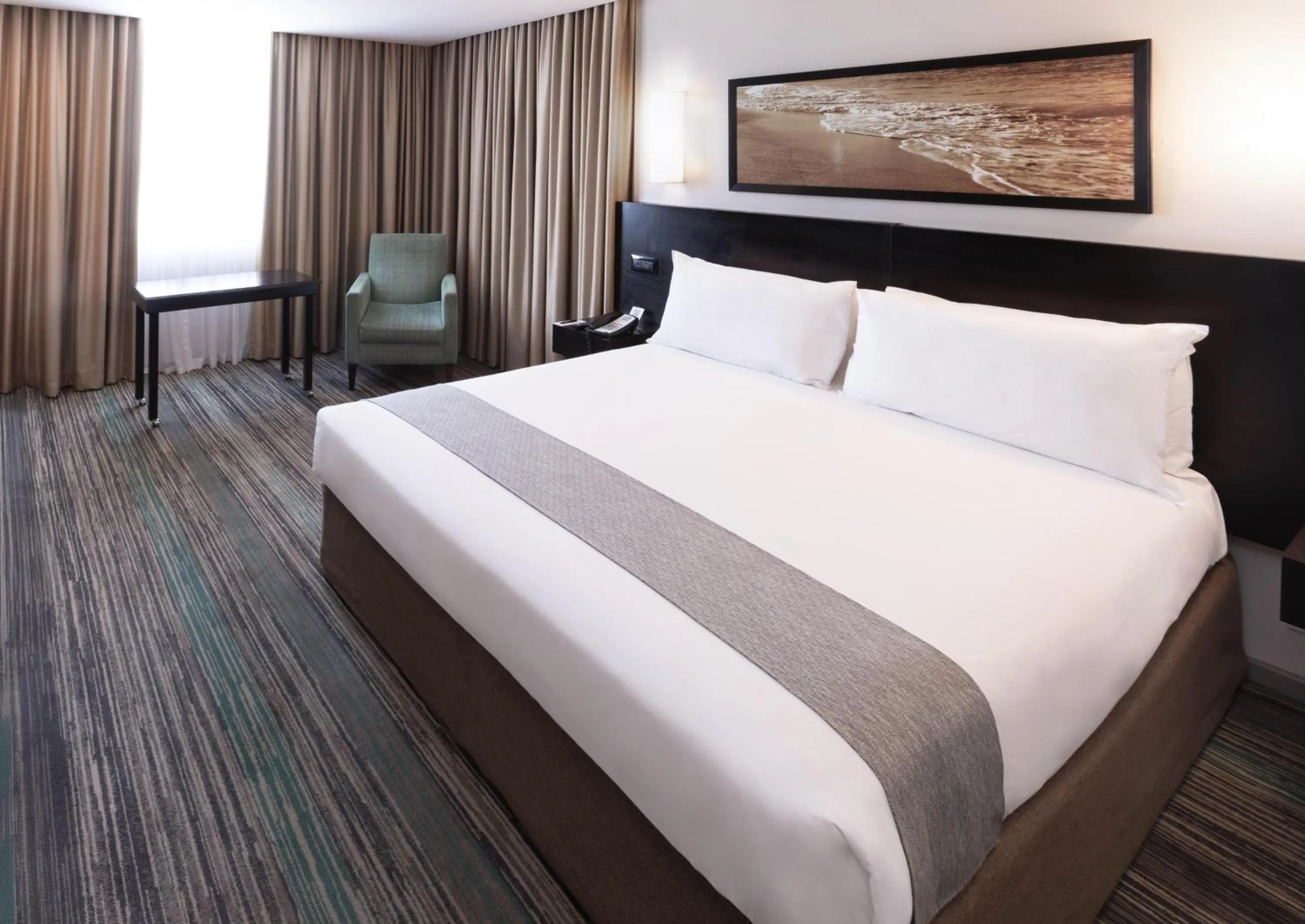 Bed in Garden Court Kings Beach