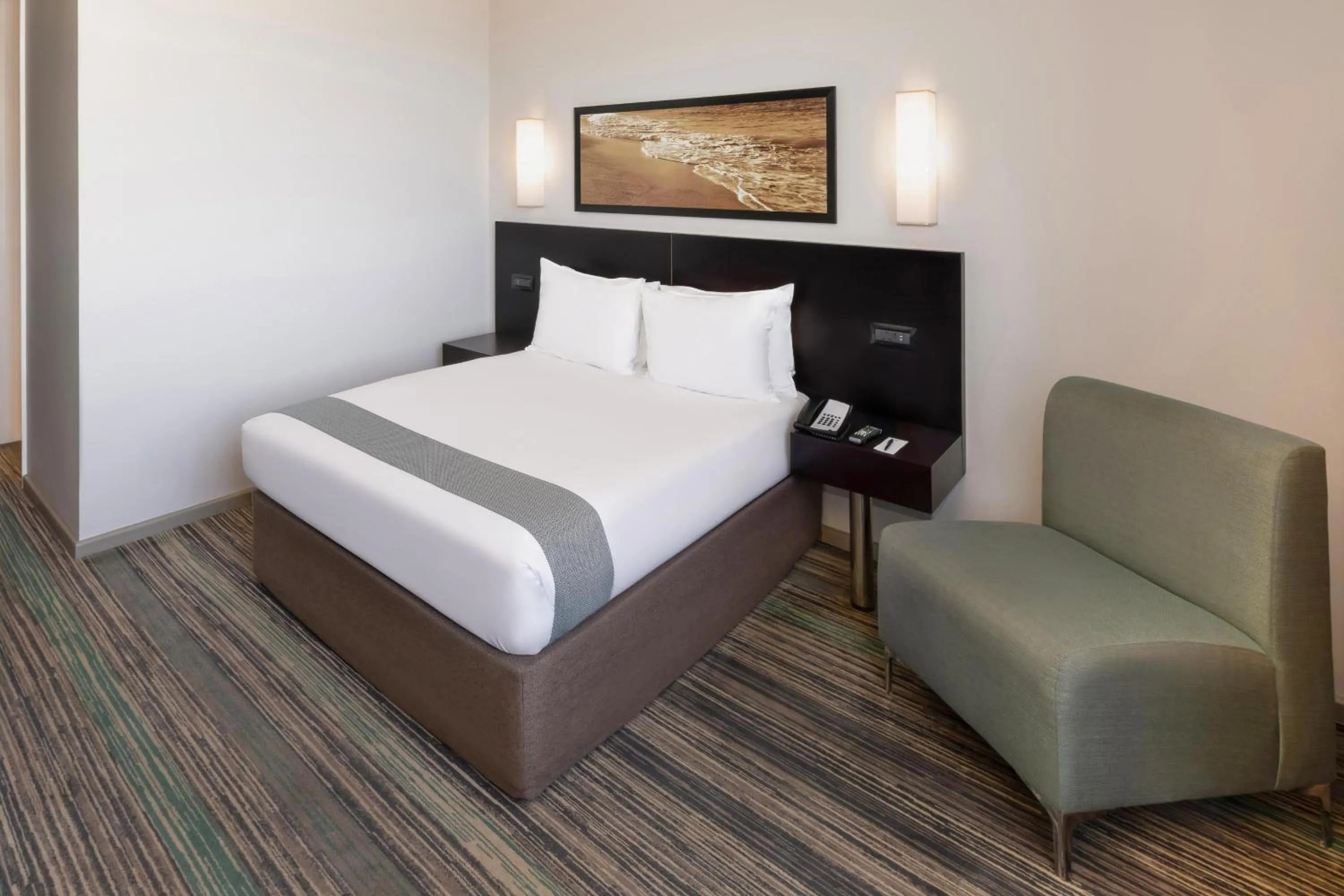 Bed in Garden Court Kings Beach