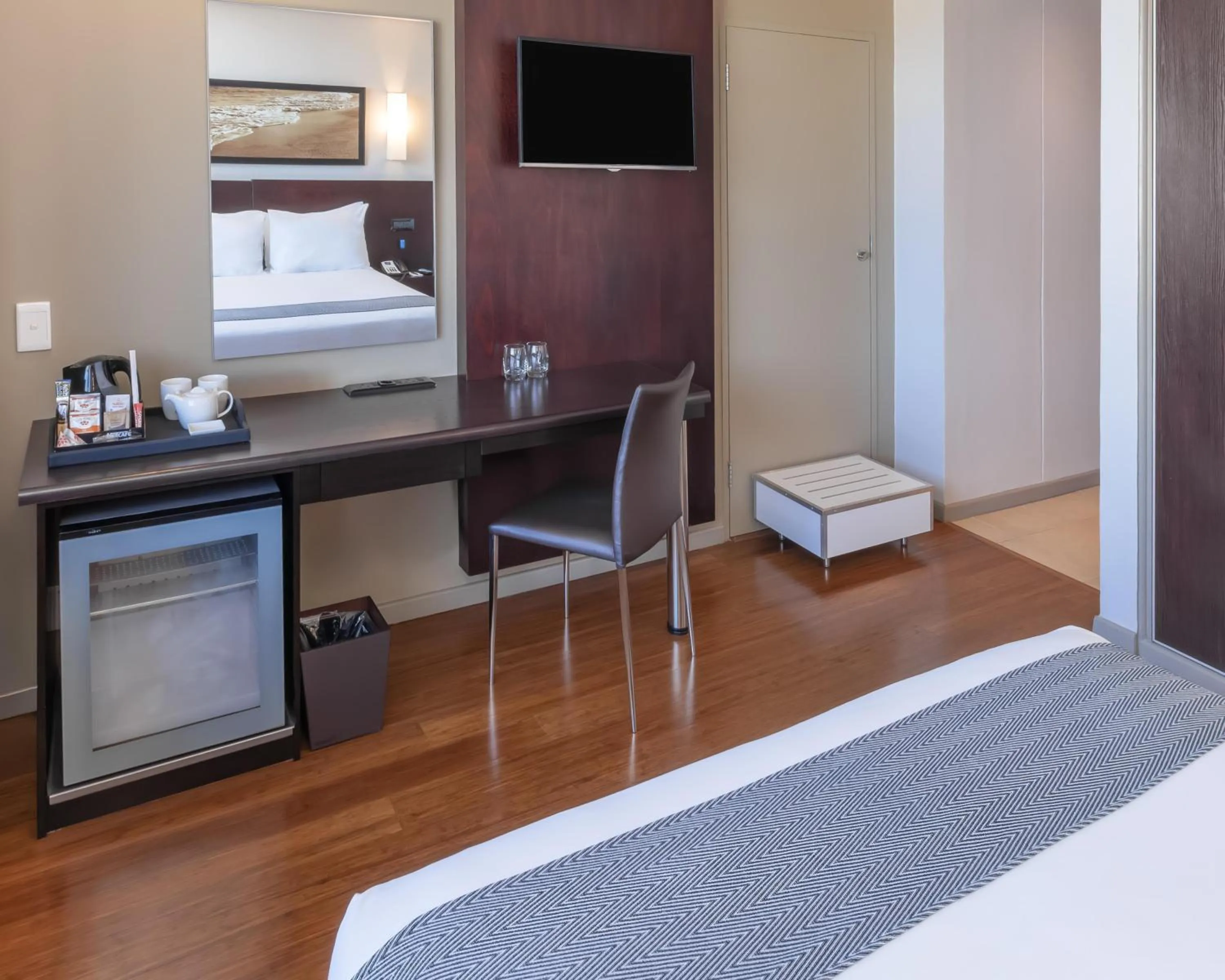 Bedroom, Bed in Garden Court Kings Beach