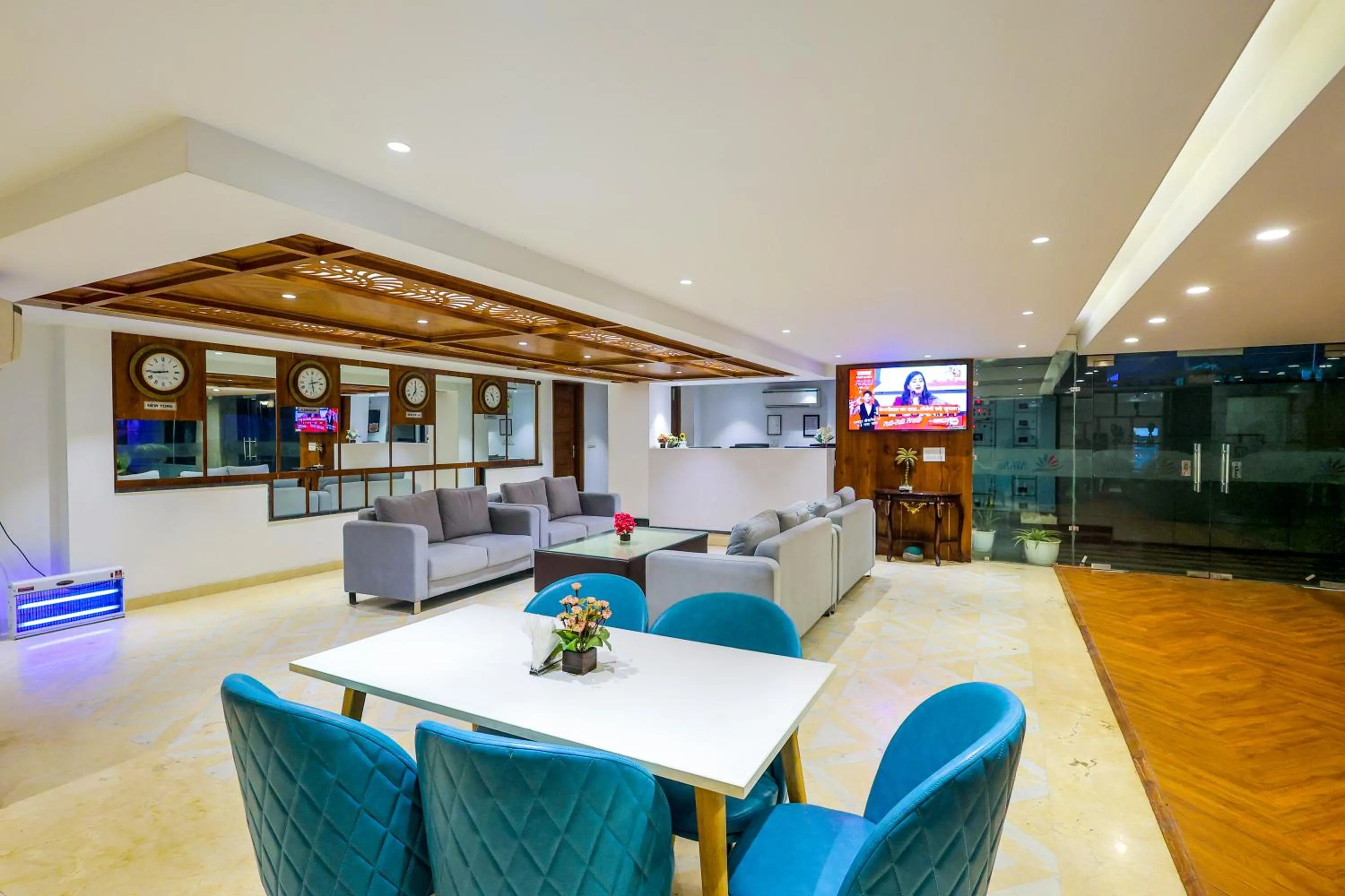 Lobby or reception in Nikko Premier - Near Medanta Hospital