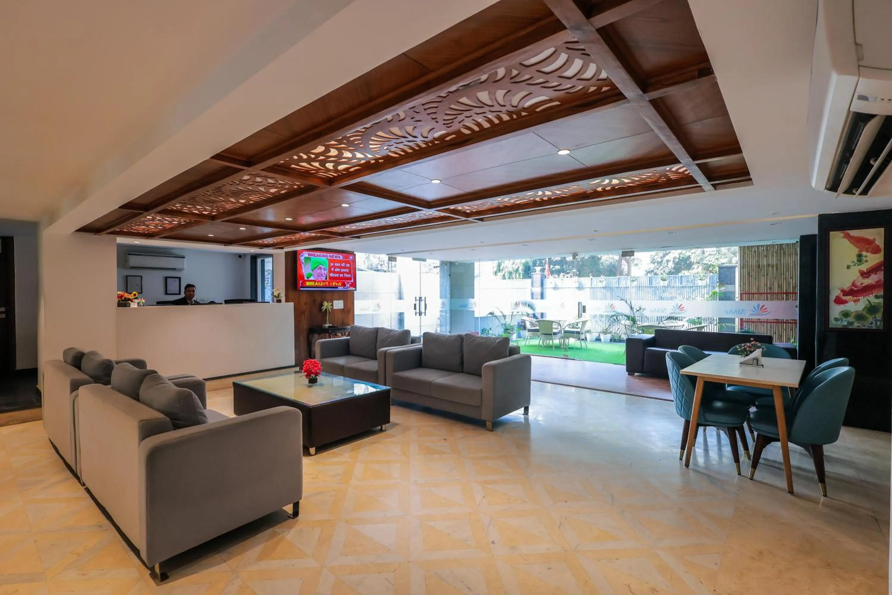 Lobby or reception in Nikko Premier - Near Medanta Hospital