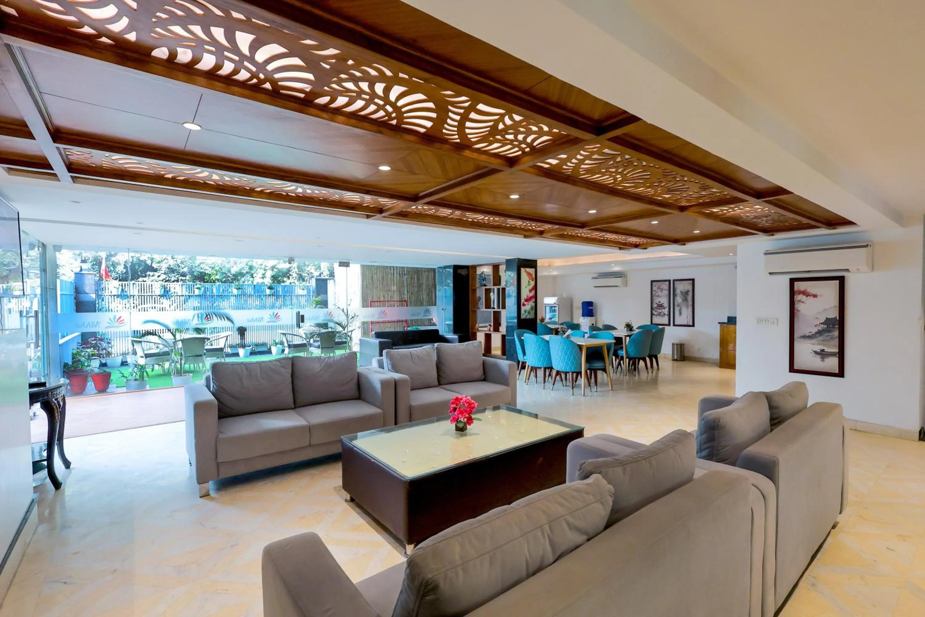 Lobby or reception in Nikko Premier - Near Medanta Hospital