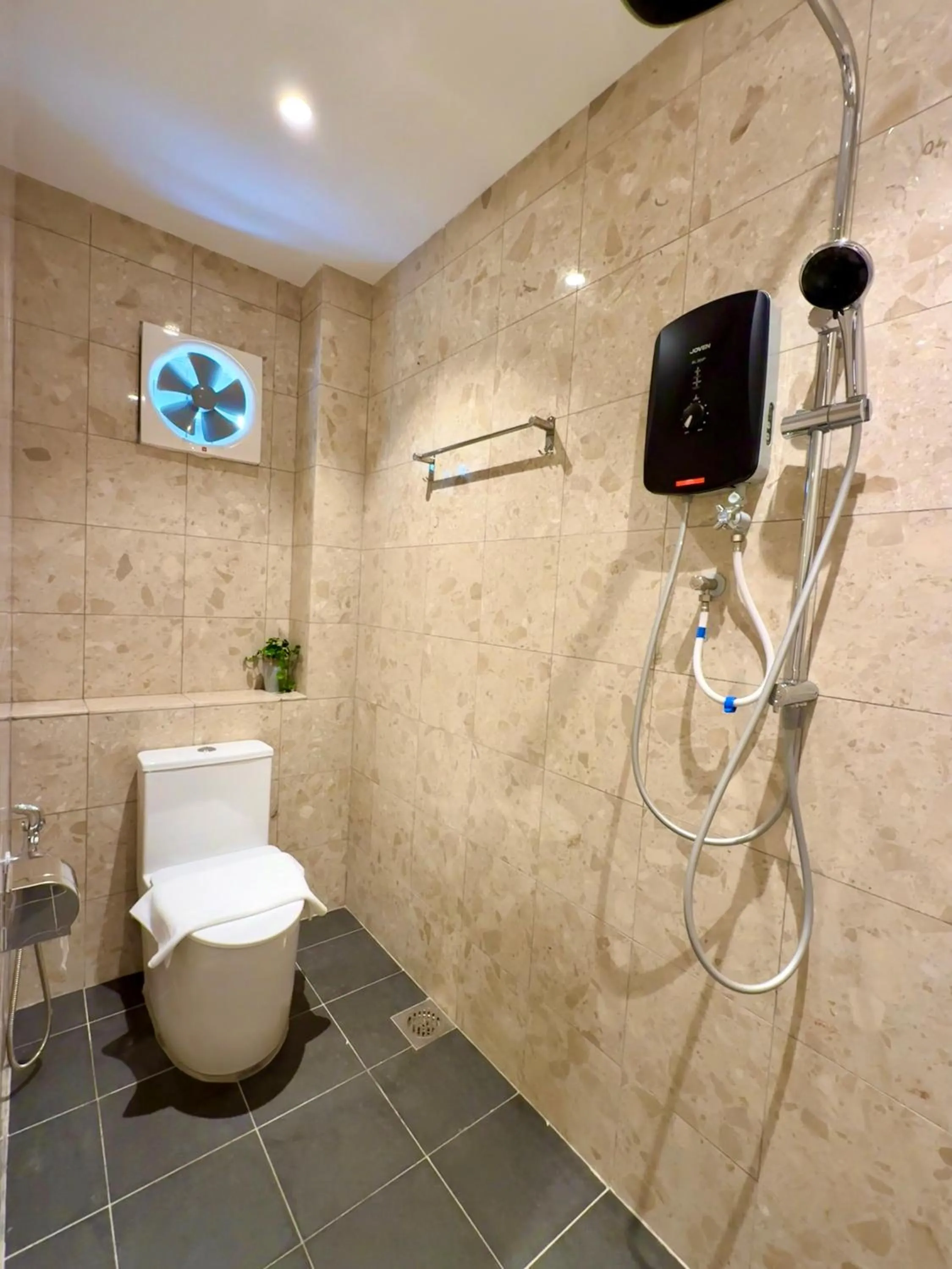 Shower in Asimmy Hotel