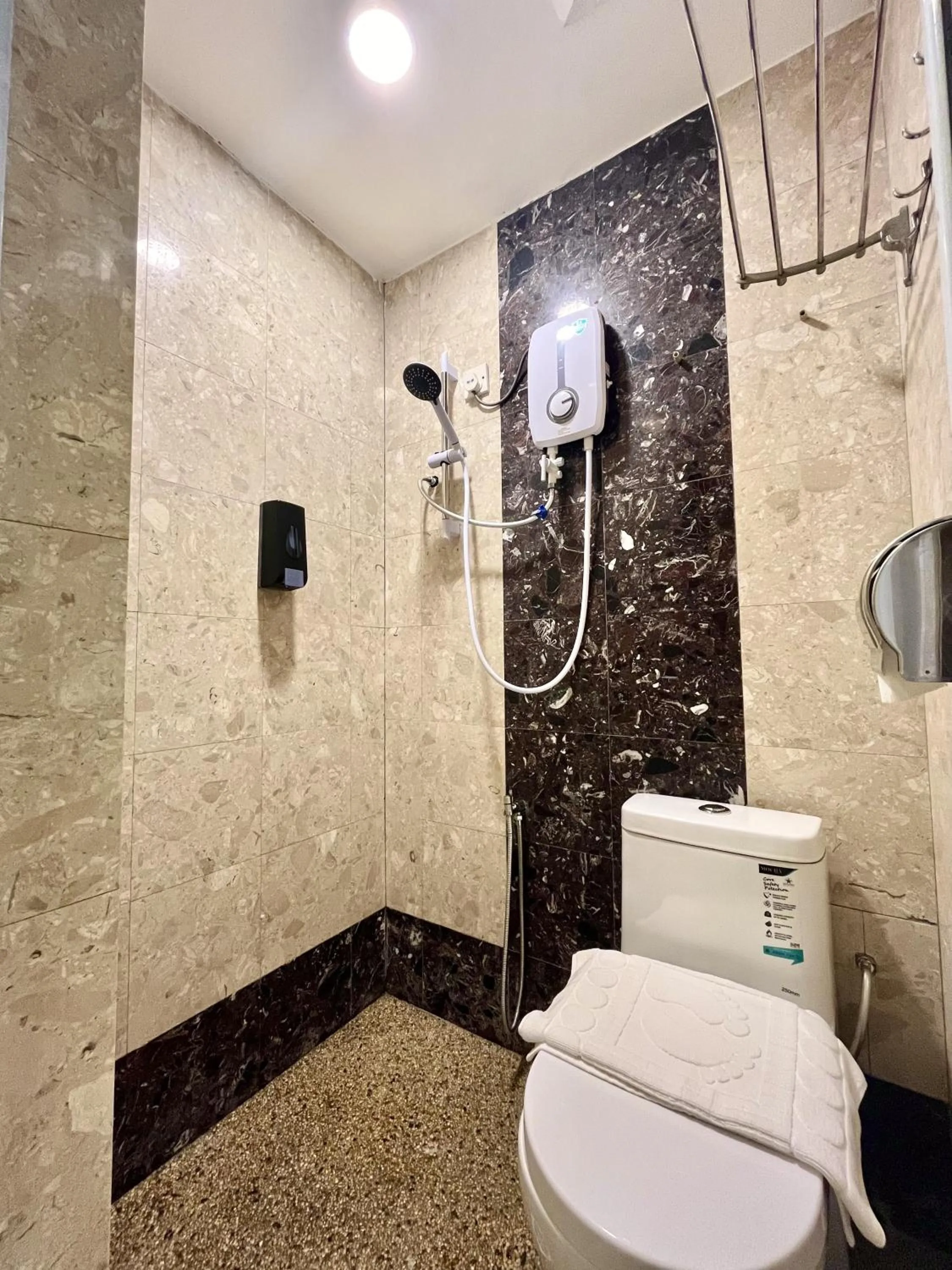 Shower in Asimmy Hotel