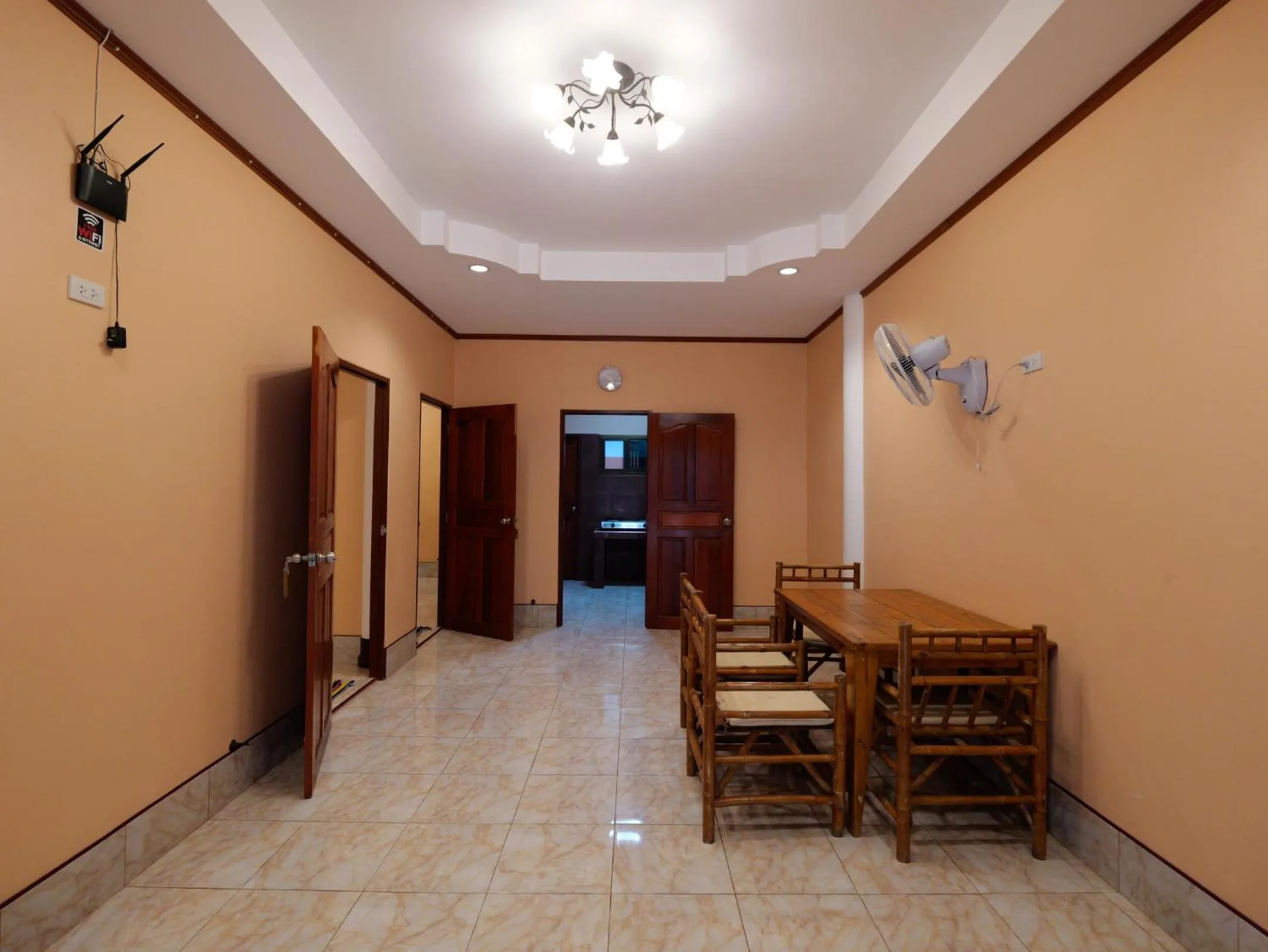 Communal lounge/ TV room in Boonsong Guest House