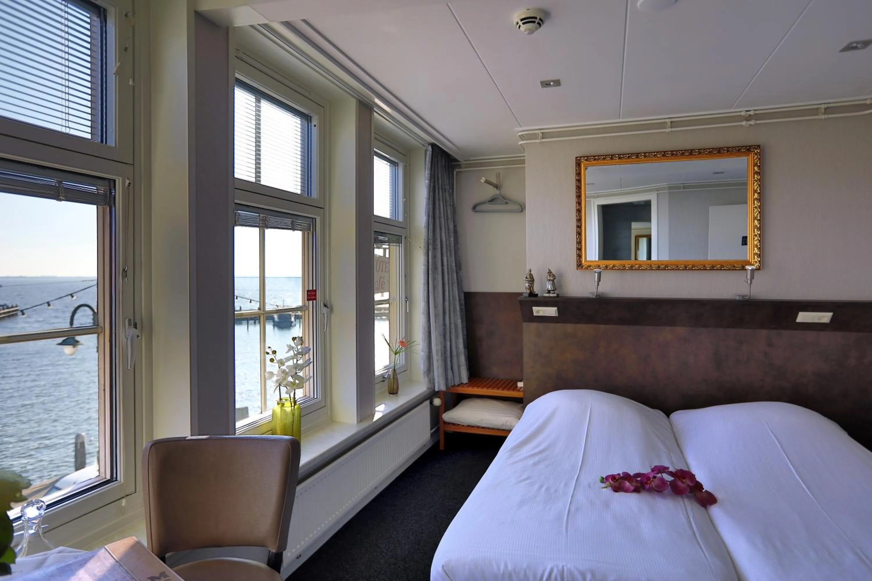 Bed in Hotel Cafe Restaurant Van Den Hogen