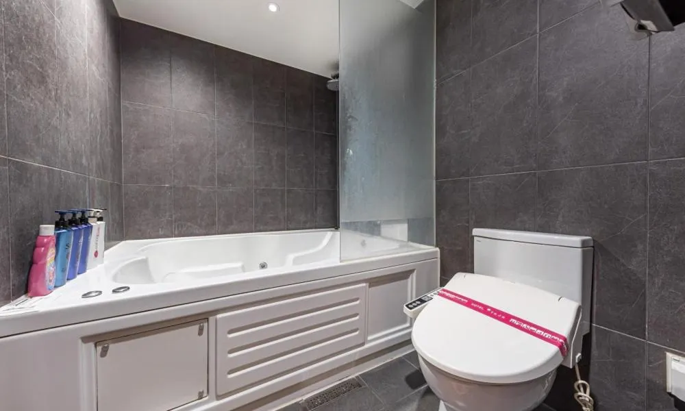 Shower in Hotel Yaja Cheongju Terminal Branch