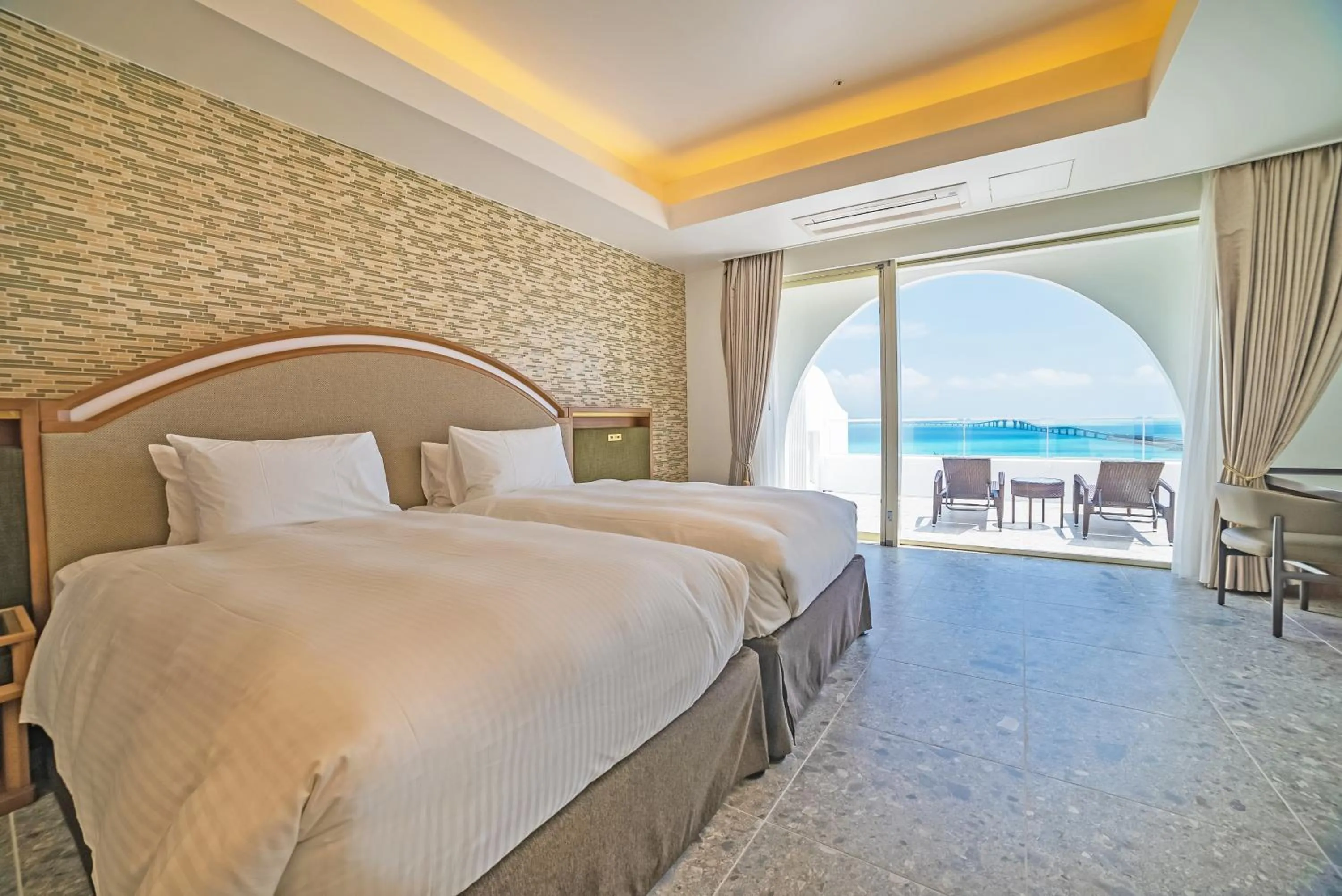 Bed in SANTORINI HOTEL&VILLAS MIYAKOJIMA