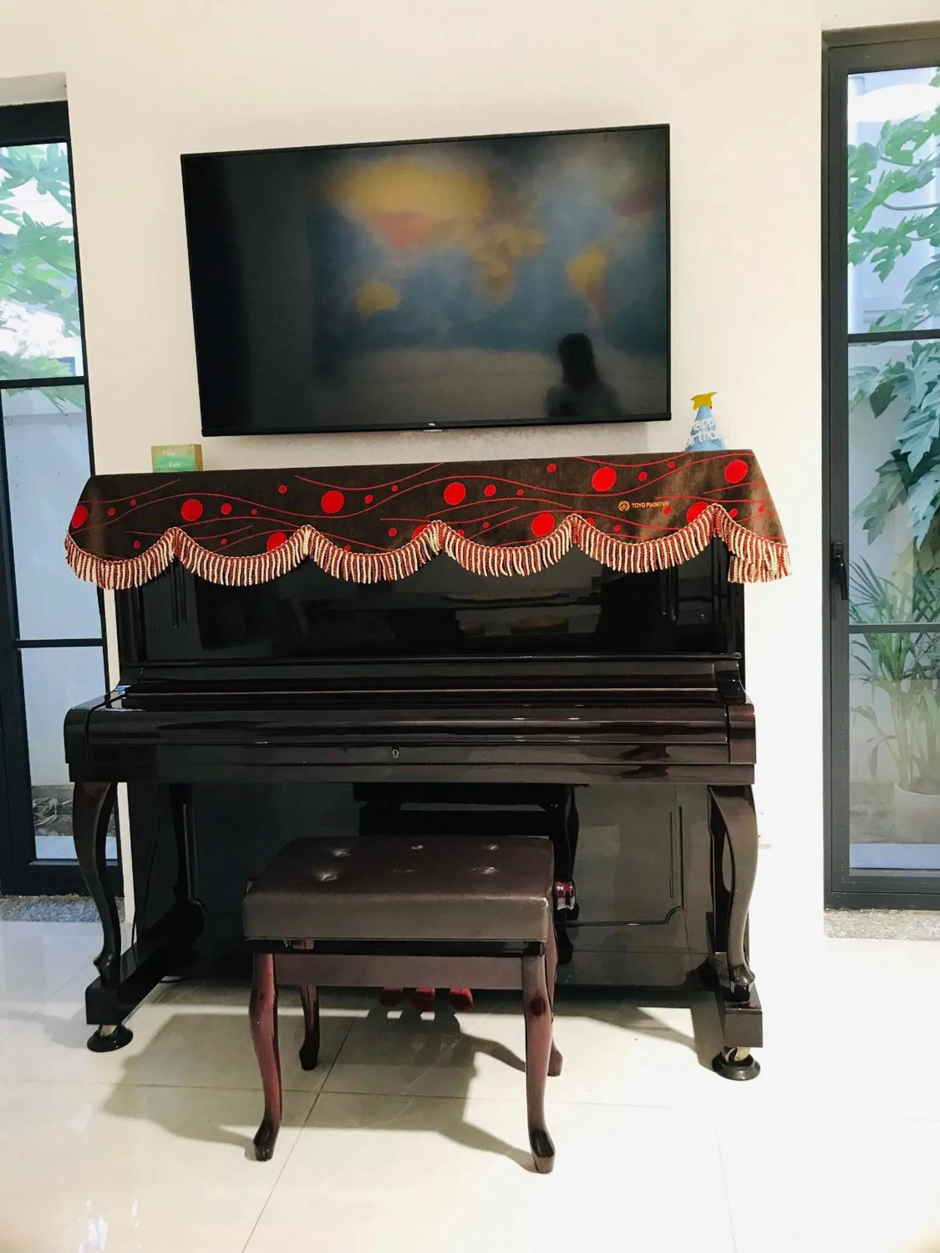 Communal lounge/ TV room in Thong Dong Homestay