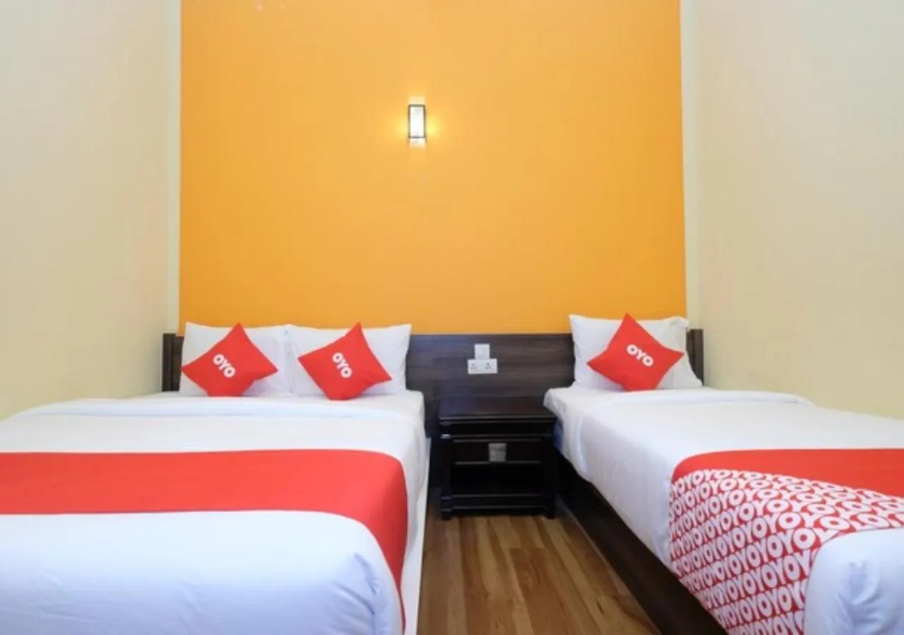 Photo of the whole room, Bed in Hotel Tudor Home Inn Cameron Highlands