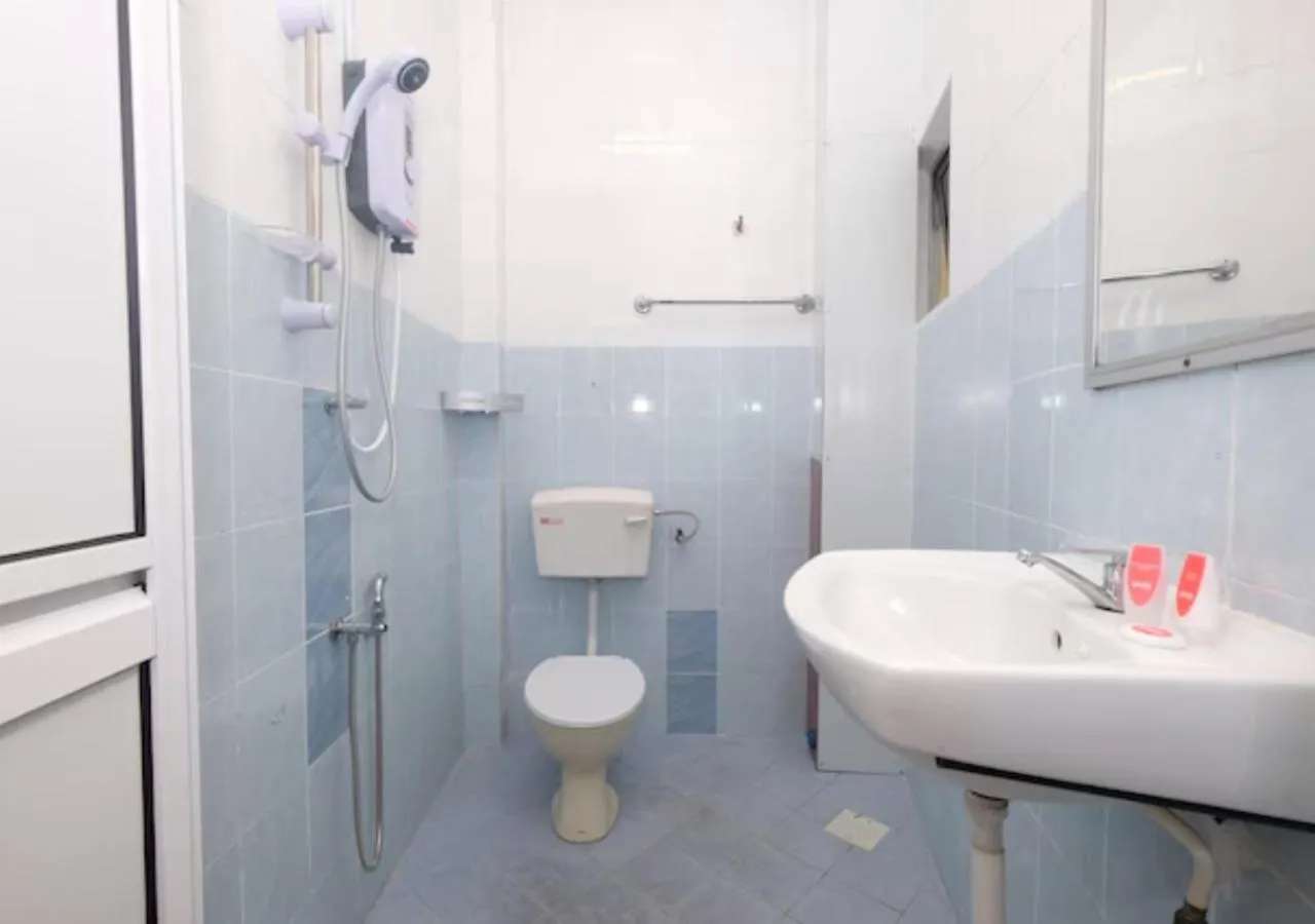 Shower in Hotel Tudor Home Inn Cameron Highlands