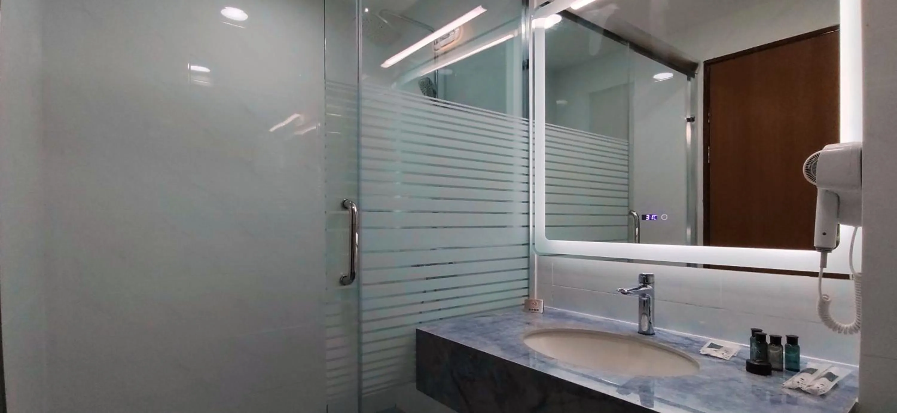 Bathroom in Hotel Kapalai Semporna