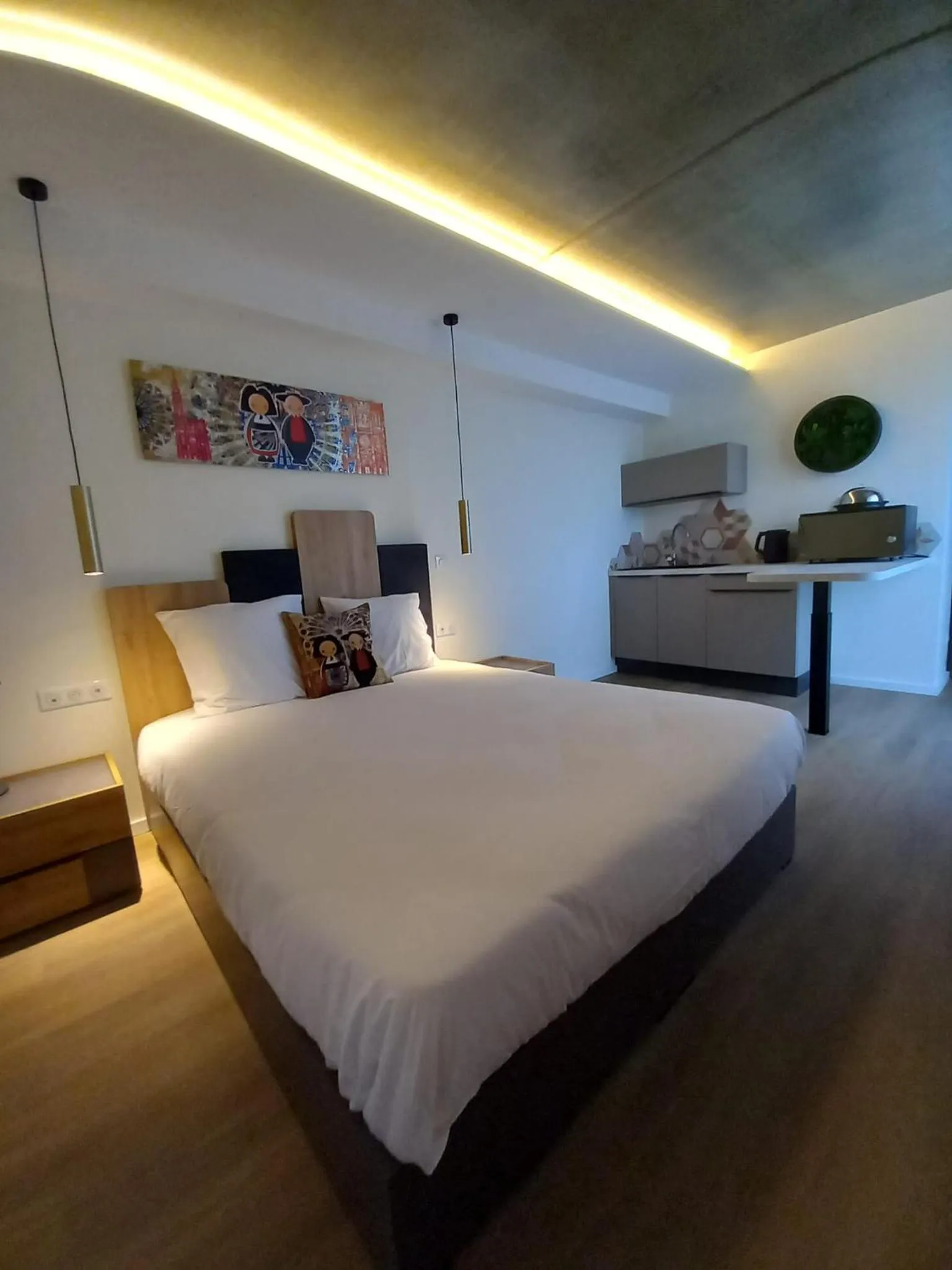 Photo of the whole room, Bed in Arrow Hôtel