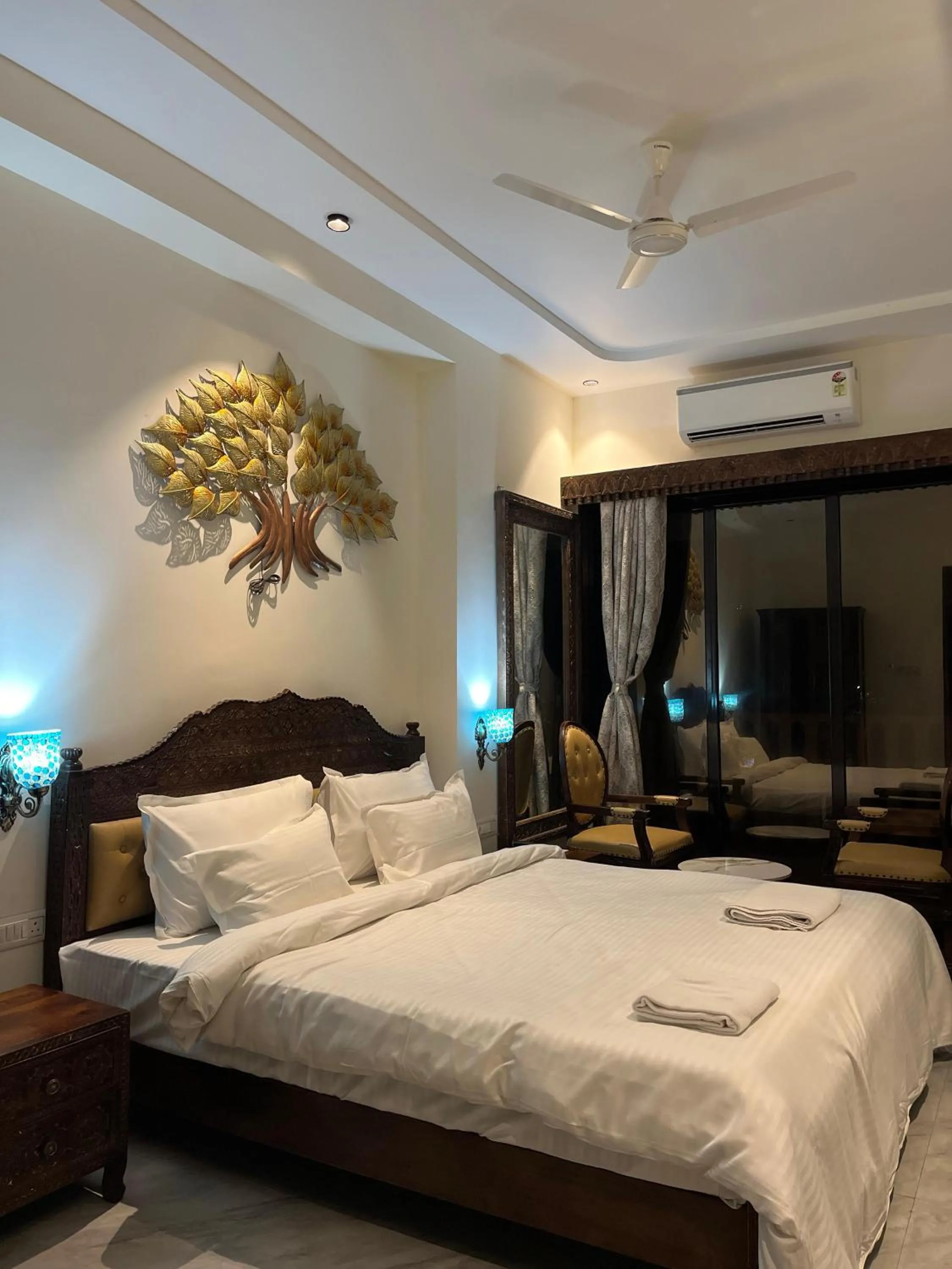 Bed in Misty Blue Resort and Villas