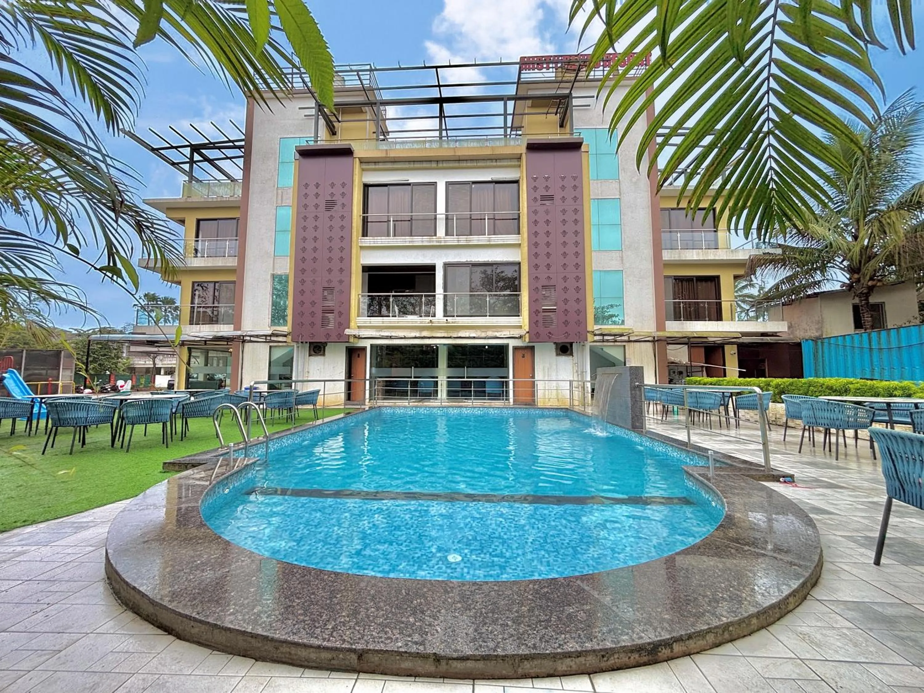 Misty Blues Resort & Villas