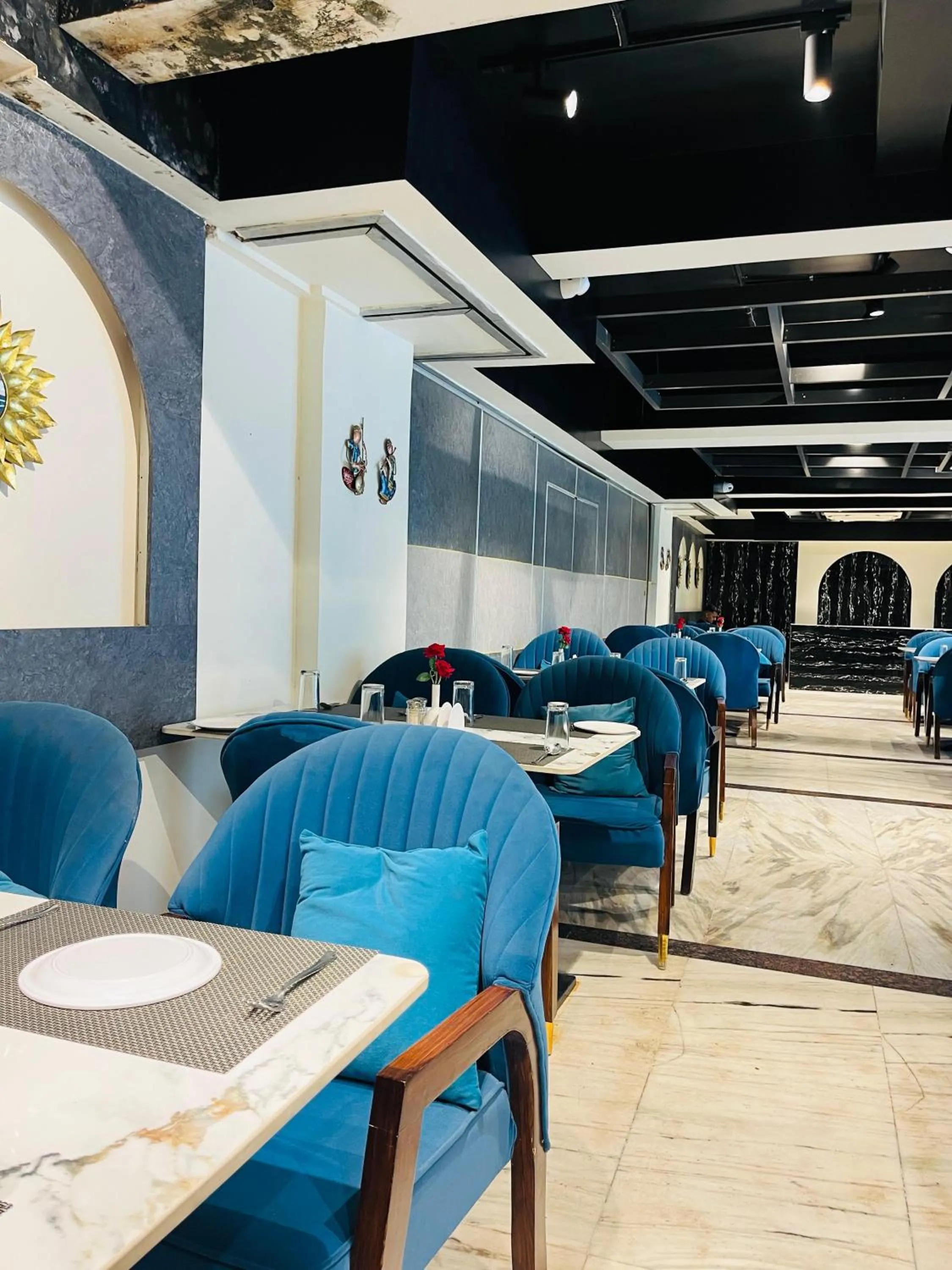 Restaurant/places to eat in Misty Blue Resort and Villas