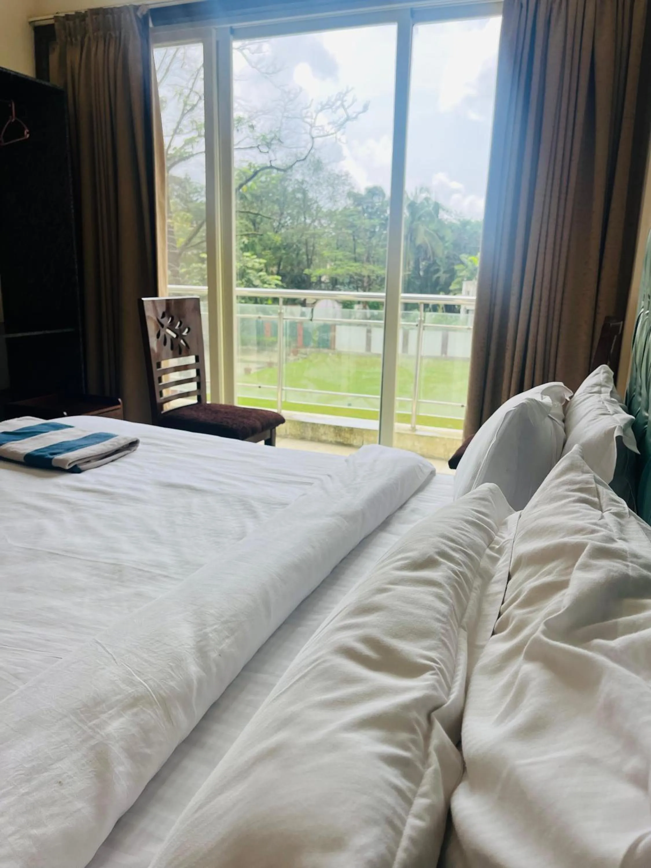 Bed in Misty Blue Resort and Villas