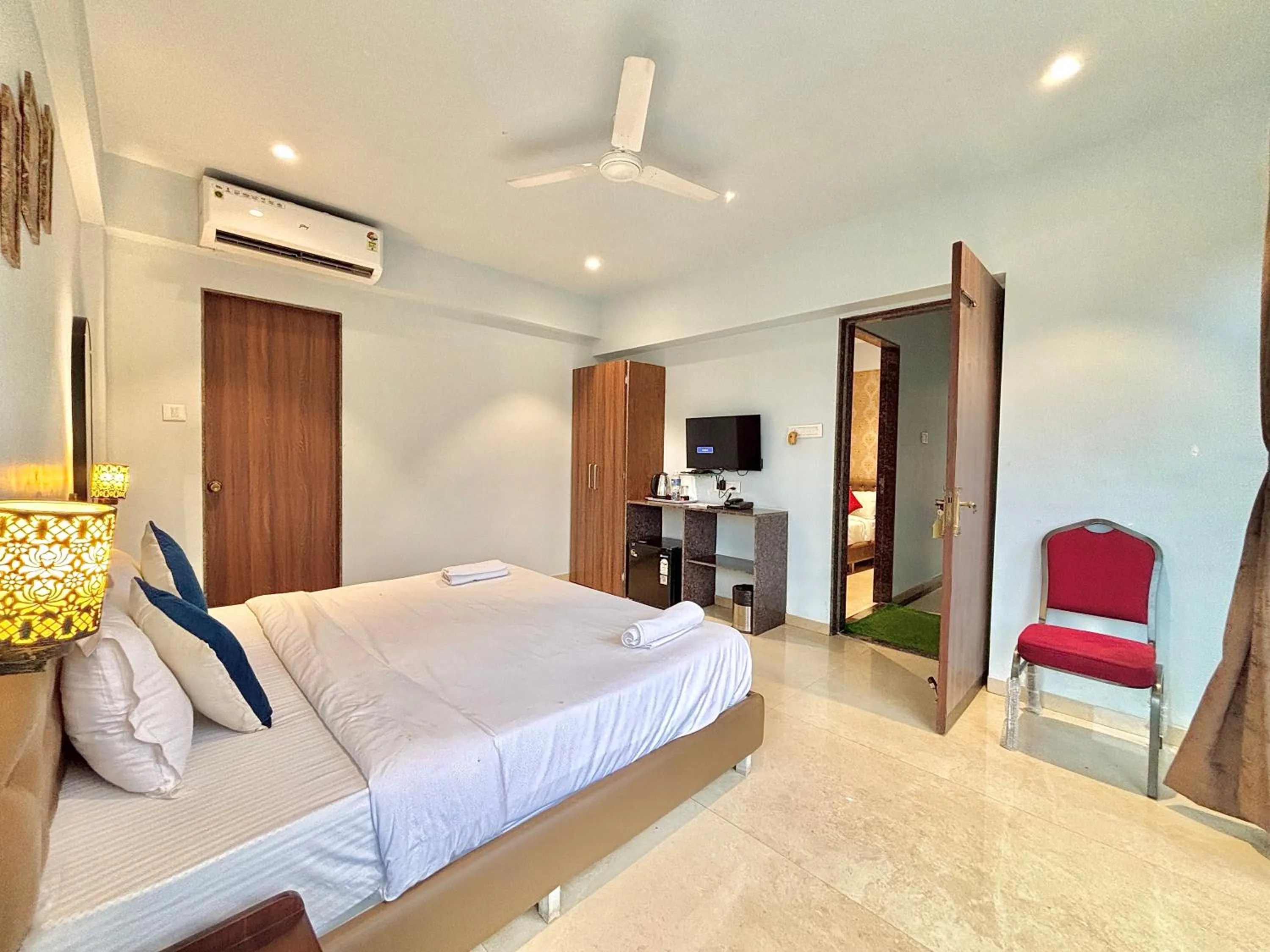 Bed in Misty Blue Resort and Villas