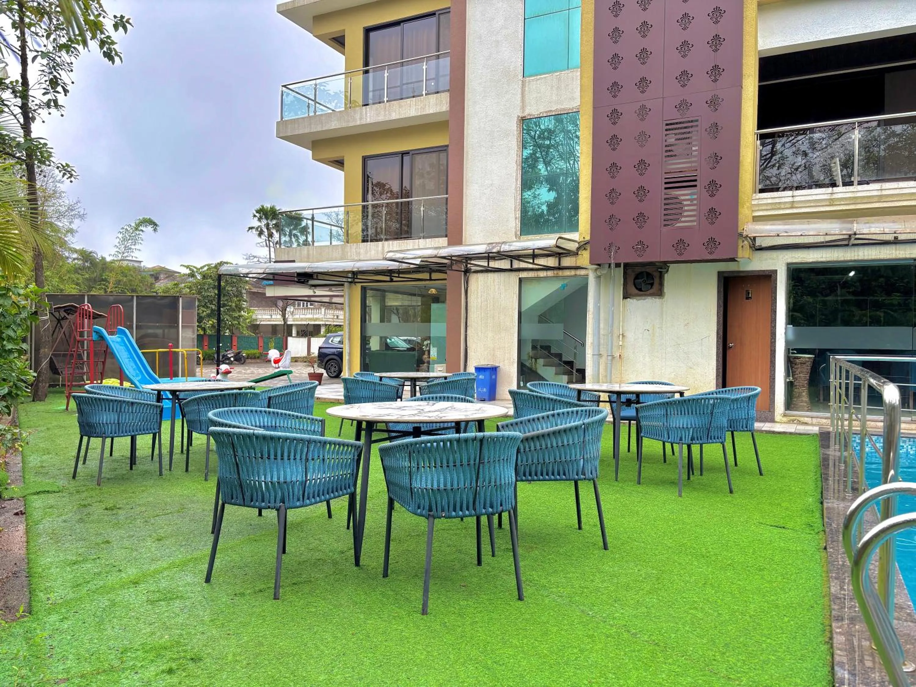 Misty Blues Resort & Villas