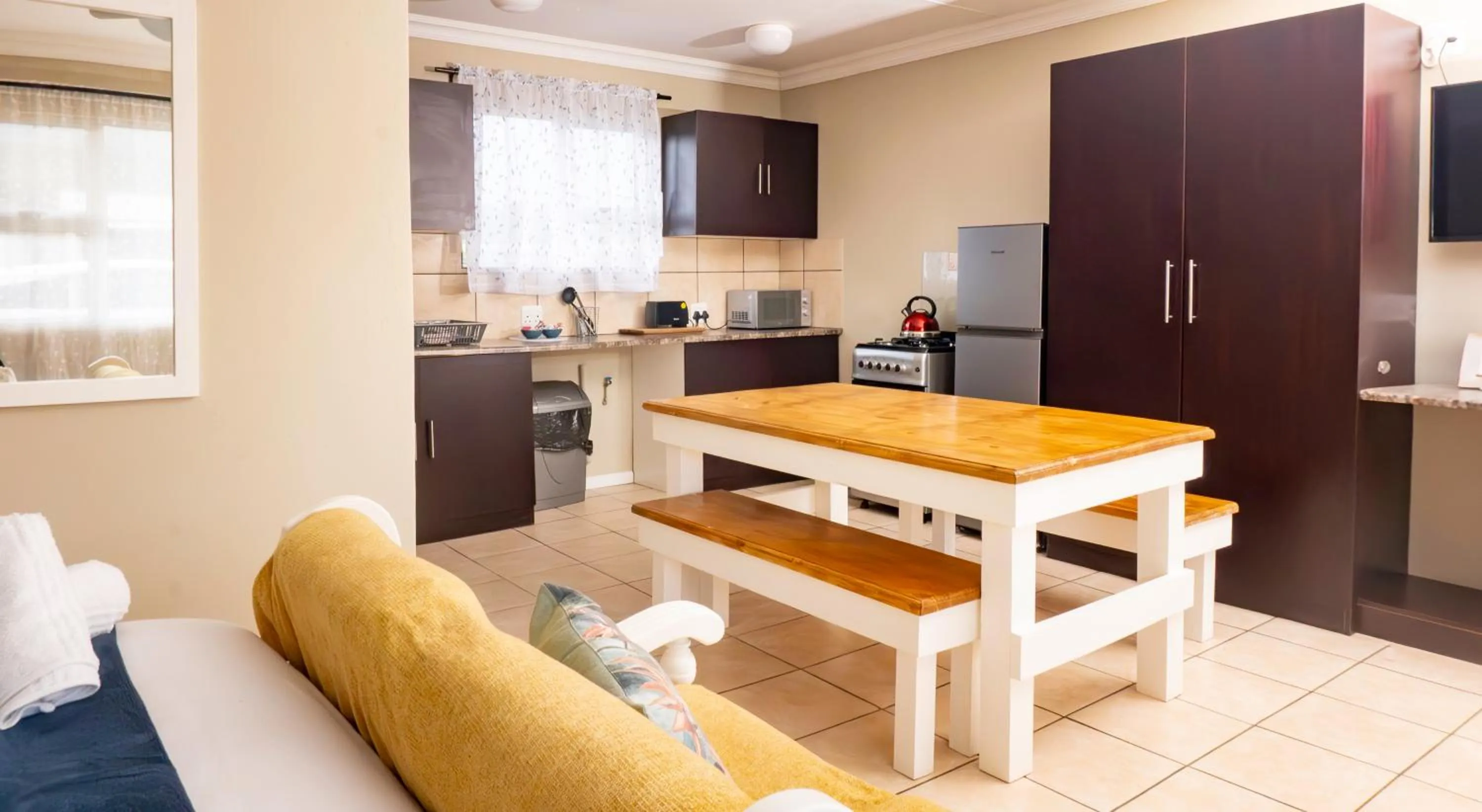 Dining area in Amberdale Estate Self Catering