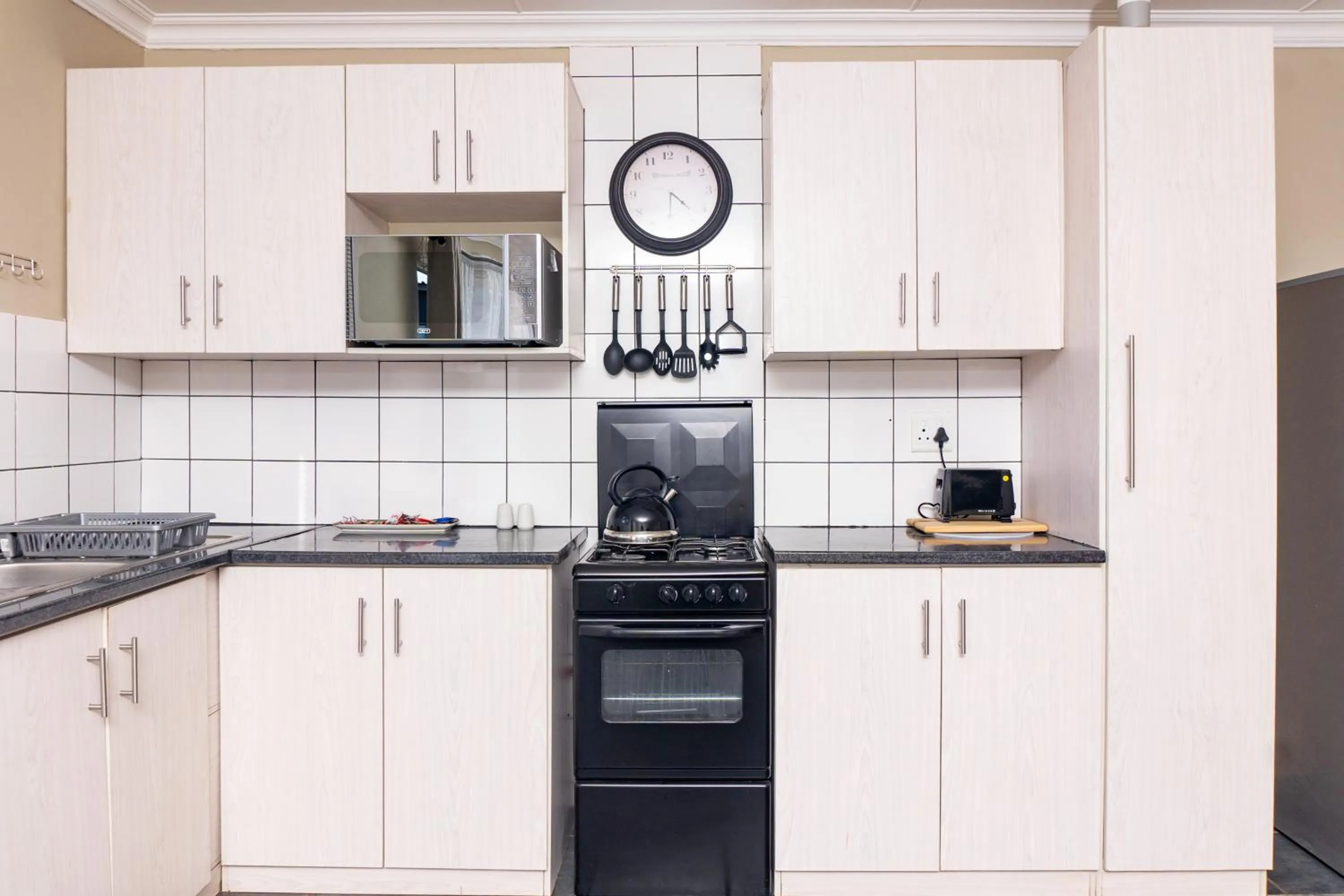 Kitchen or kitchenette in Amberdale Estate Self Catering