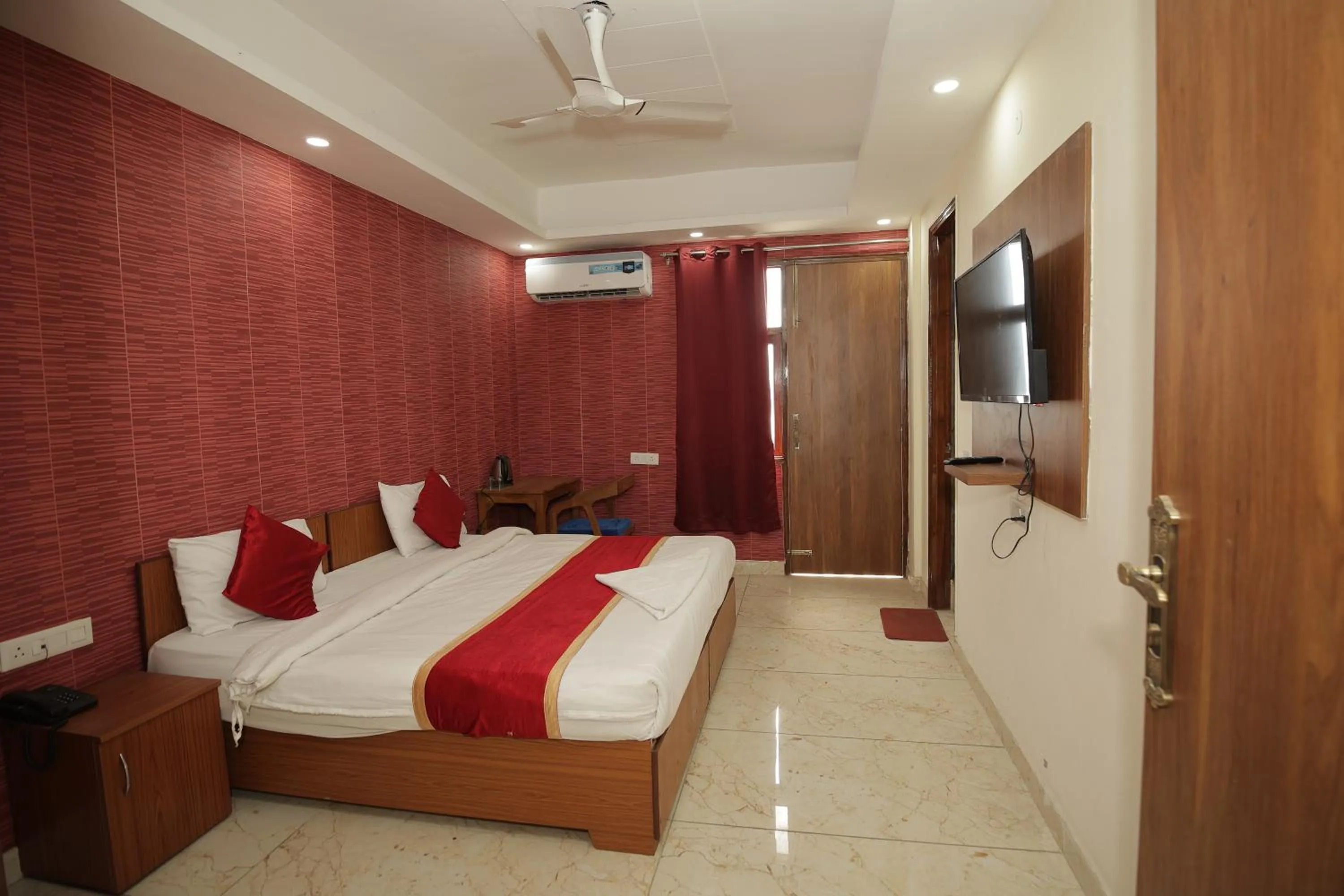 Bed in Hotel The Anvi Residency Sector 122