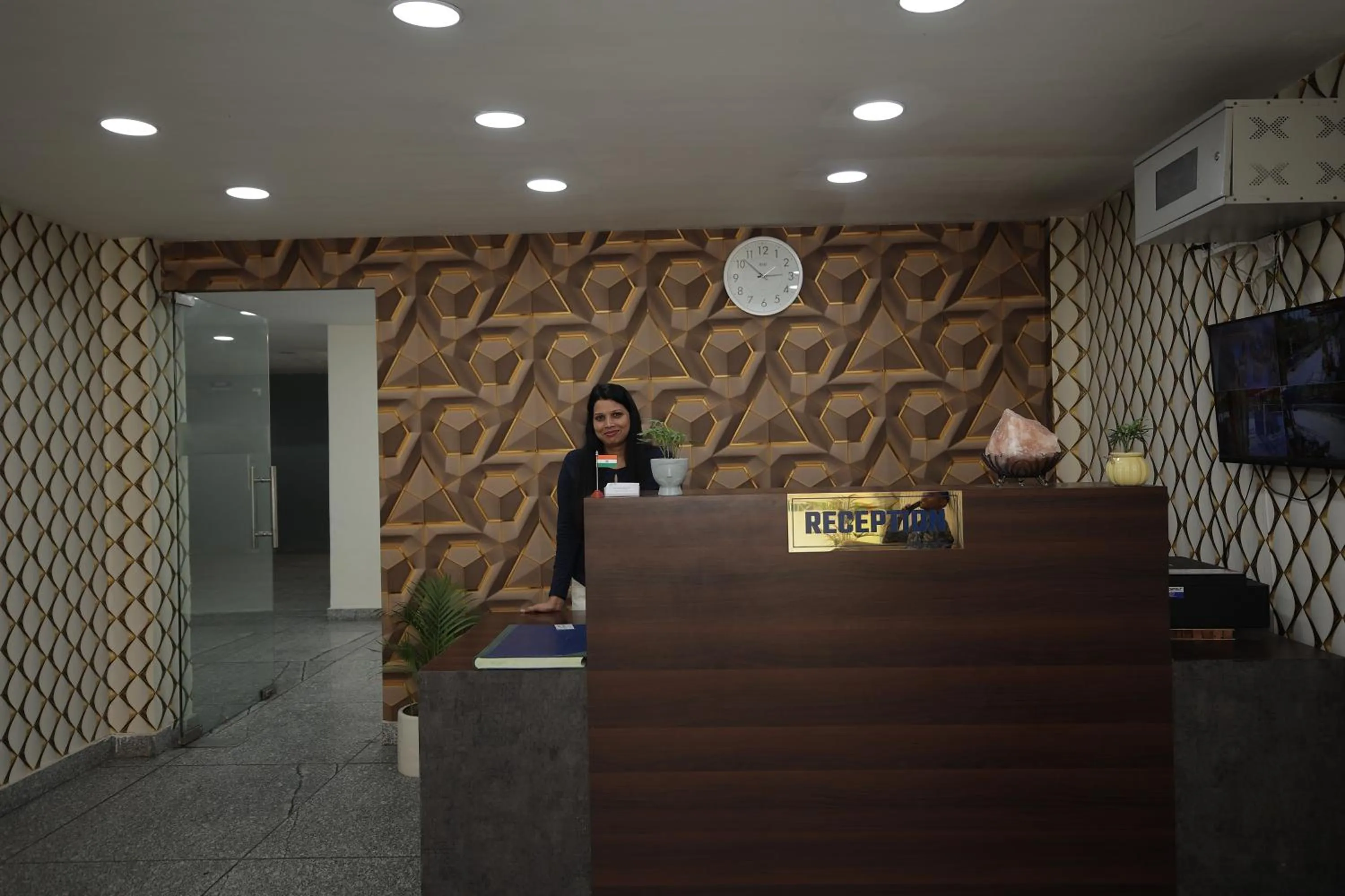 TV and multimedia in Hotel The Anvi Residency Sector 122