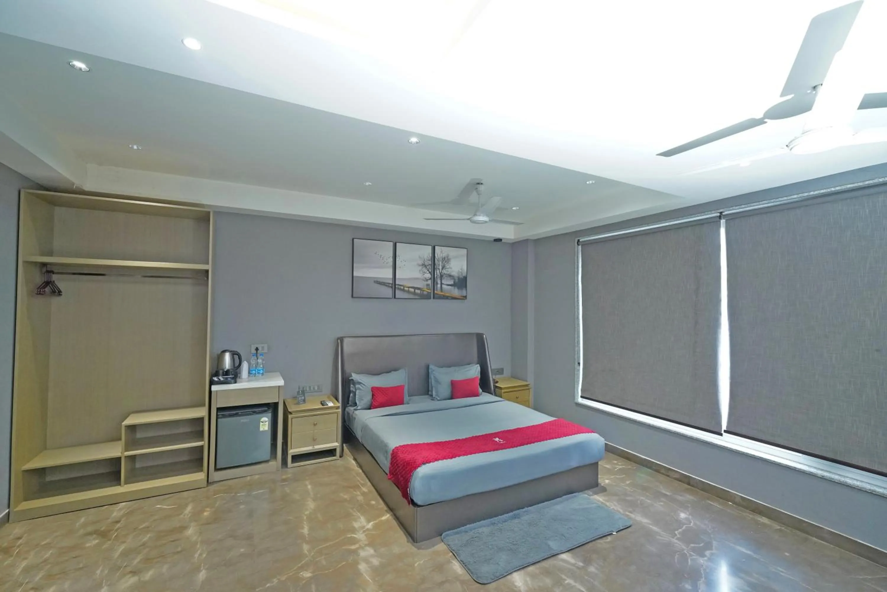 Photo of the whole room, Bed in KRYC Luxury Living near Indraprastha Apollo Hospital