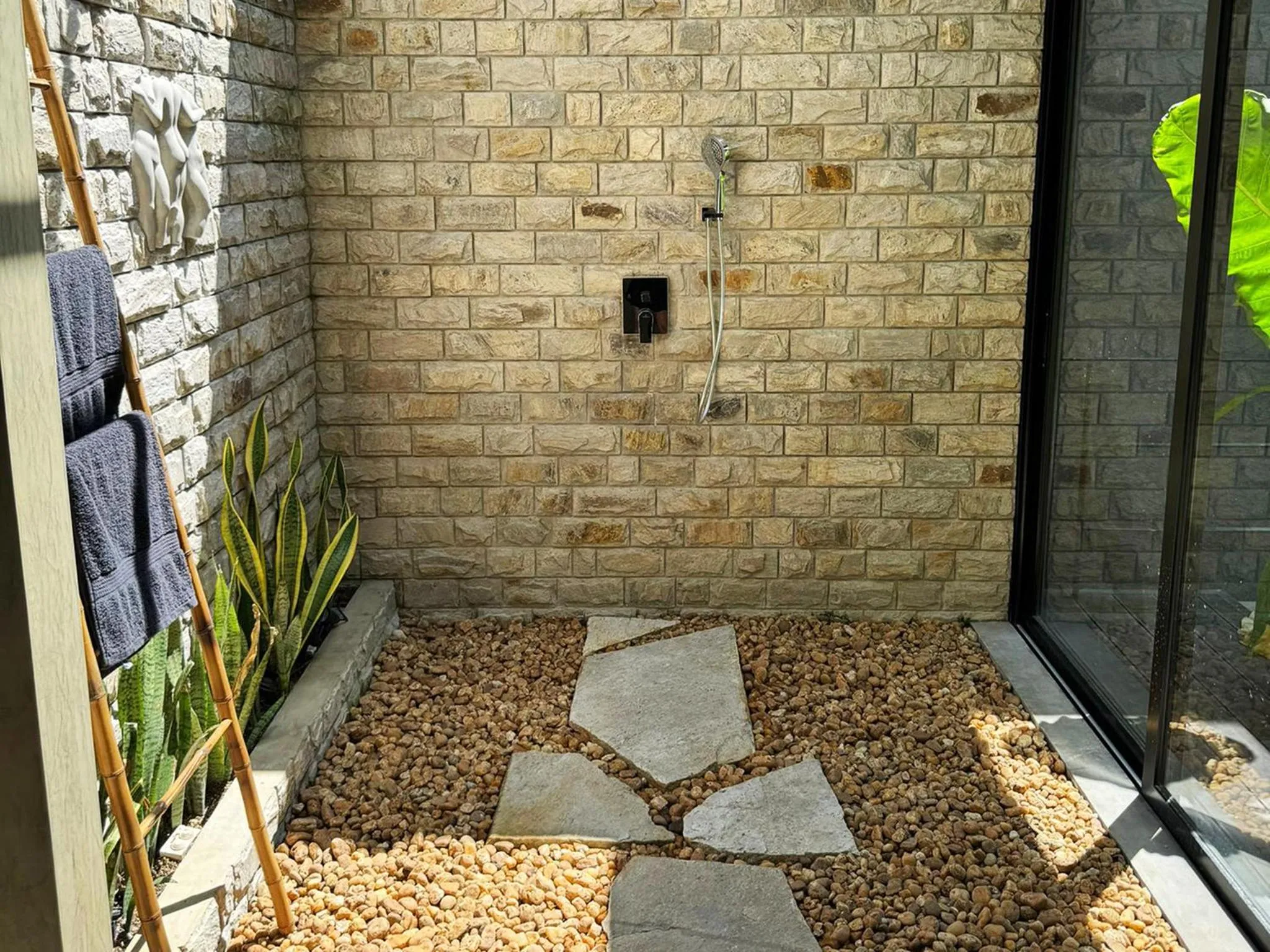 Shower in DORMERO Hotel Sri Lanka Hikkaduwa Beach