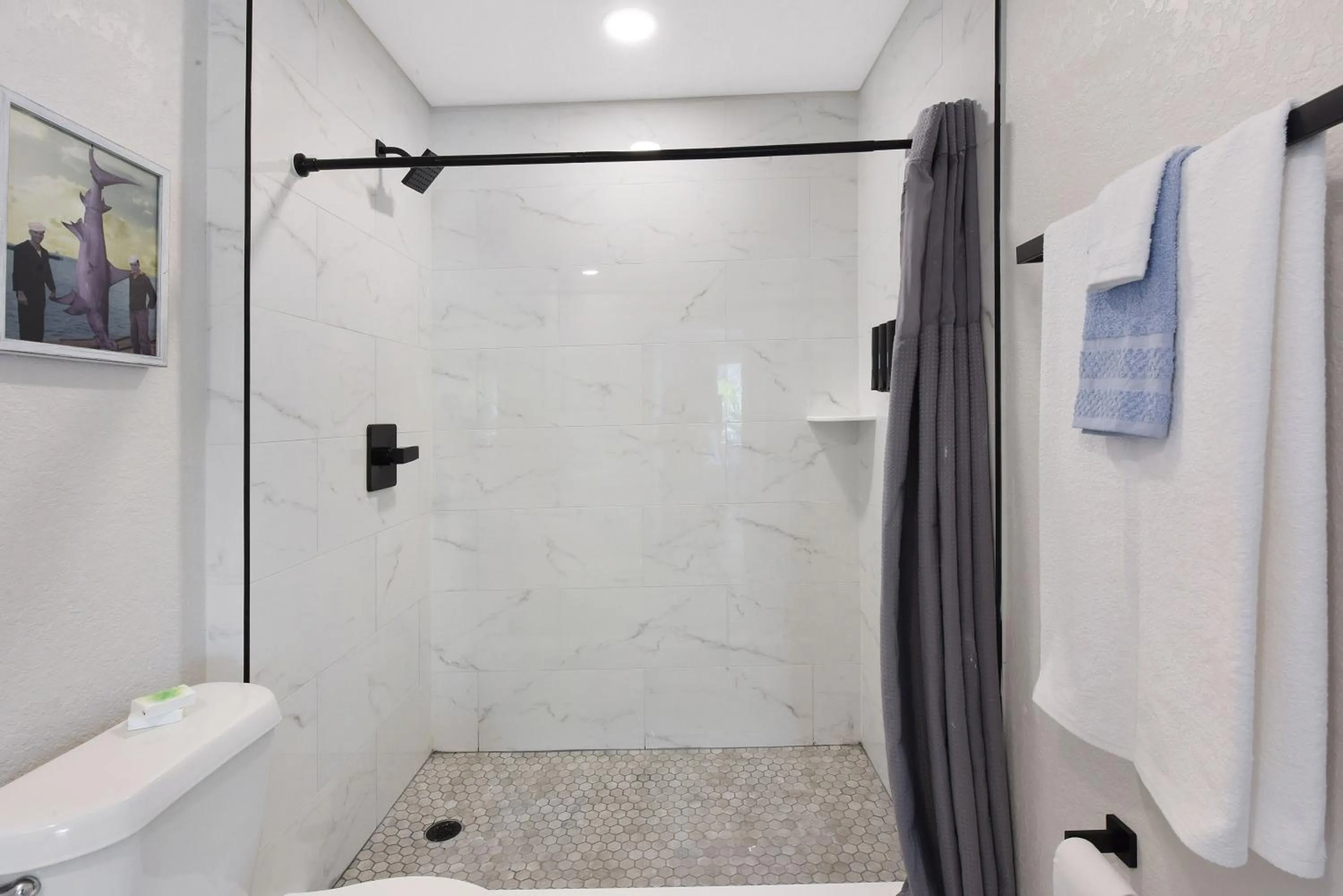 Bathroom in Palm Cove Motel