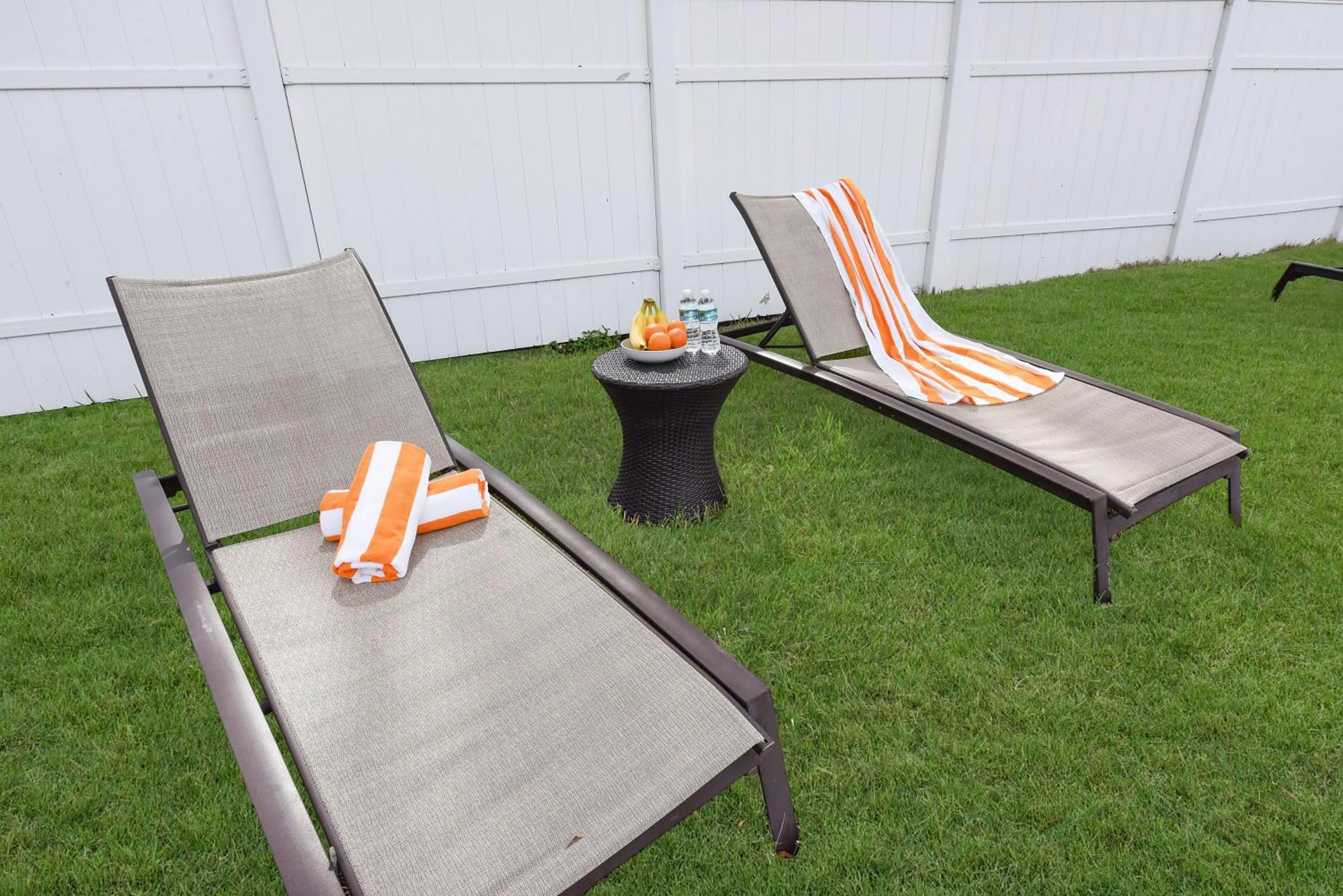 Seating area in Palm Cove Motel