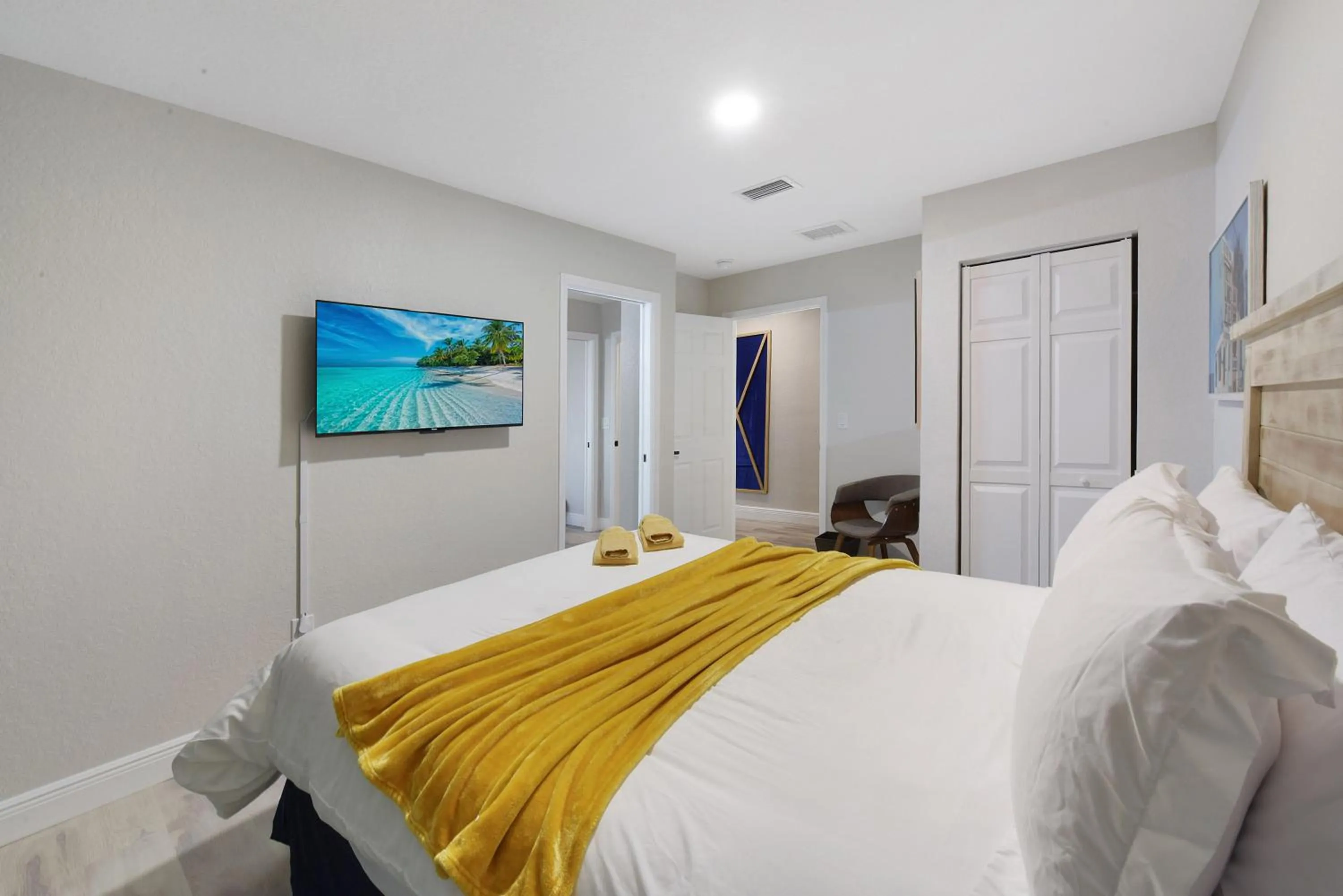 Bedroom, Bed in Palm Cove Motel