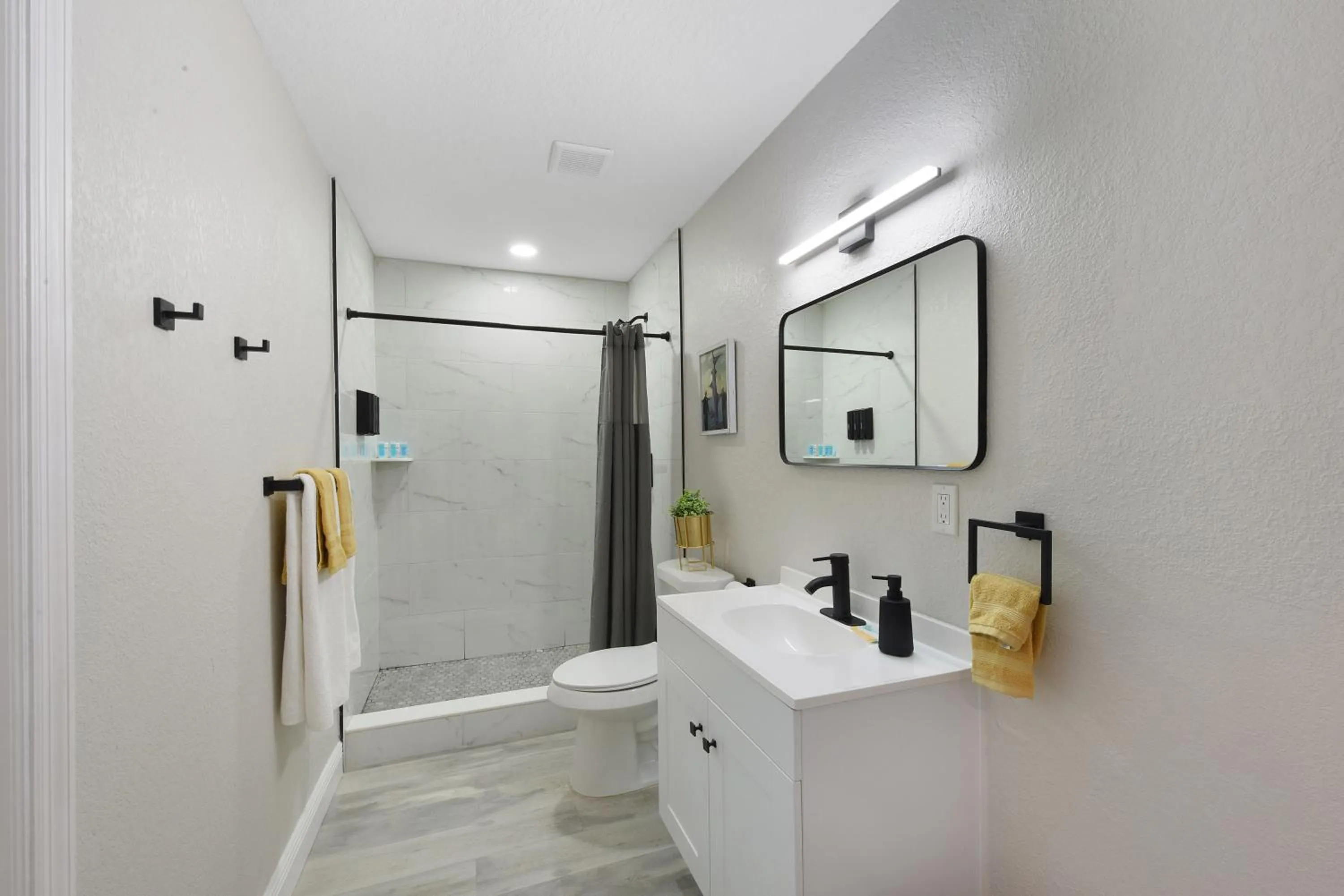 Bathroom in Palm Cove Motel