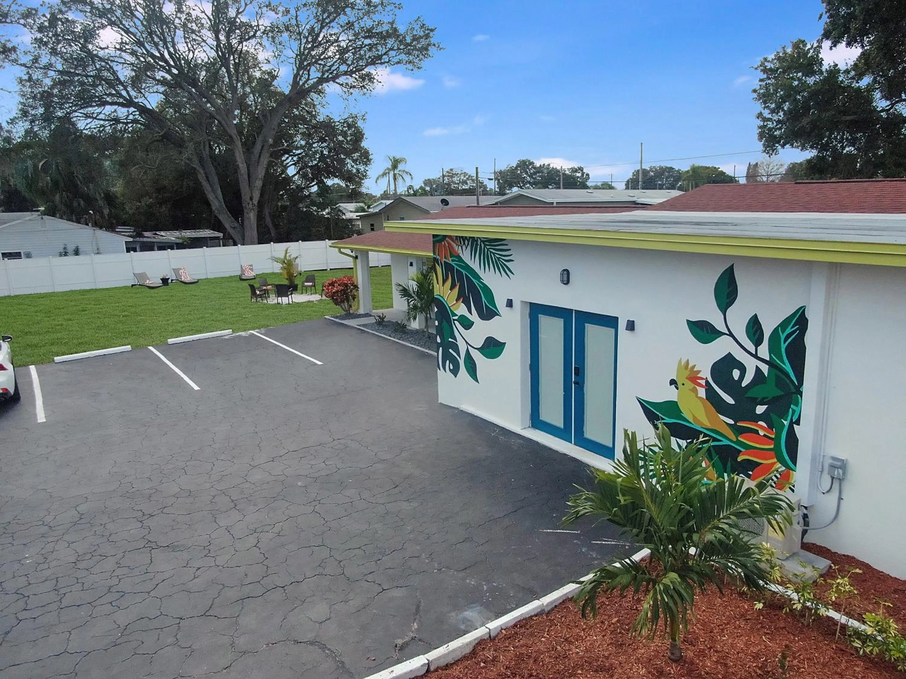 Property building in Palm Cove Motel
