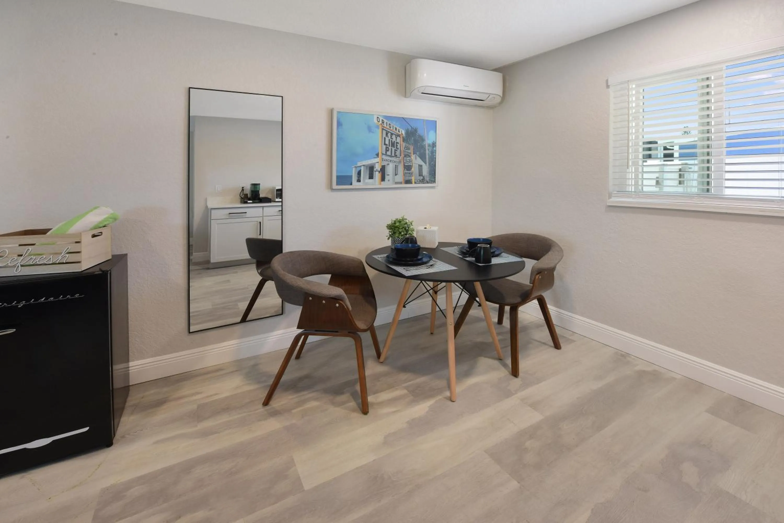Dining area in Palm Cove Motel