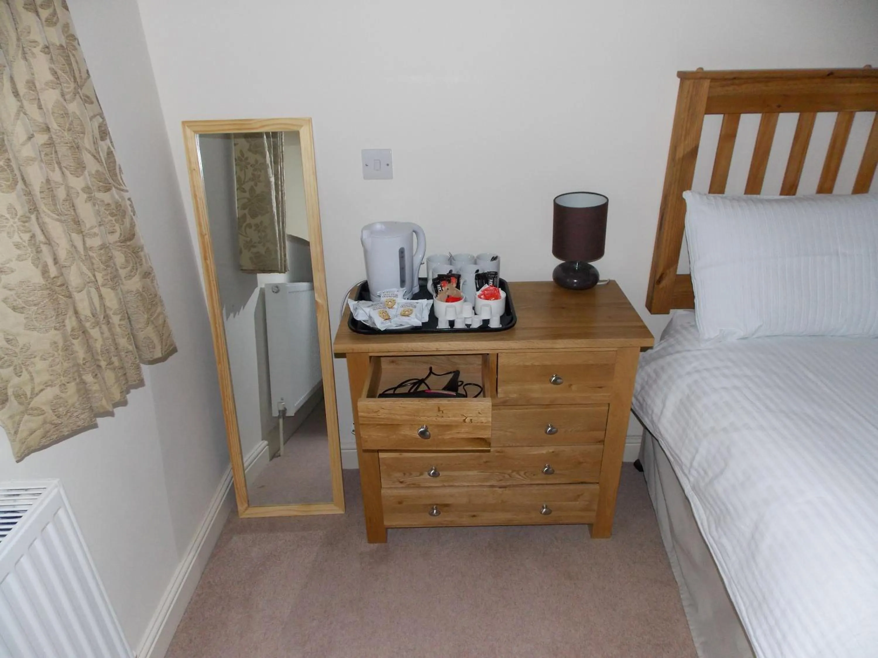 Bedroom, Bed in Canons Court Mews