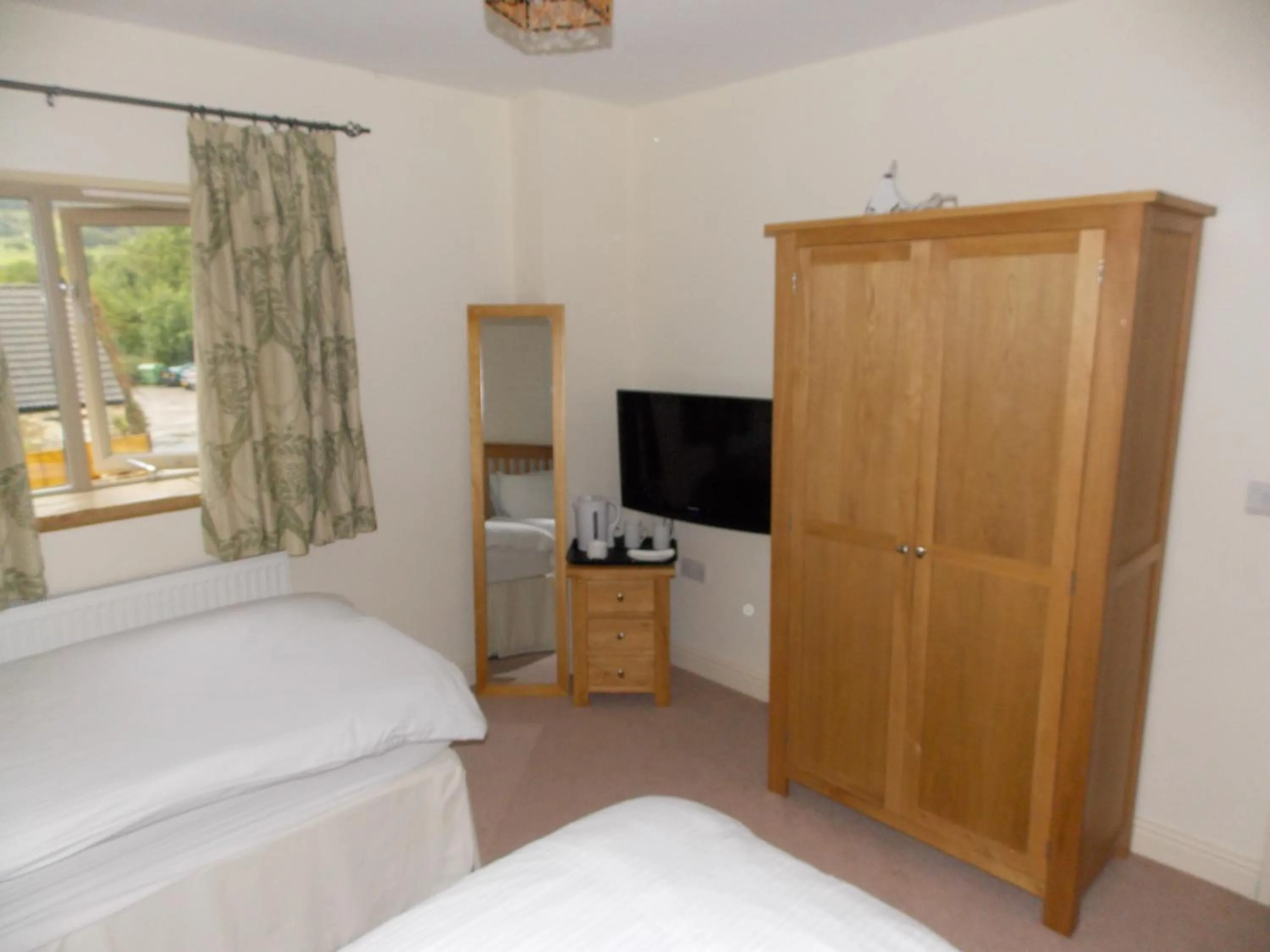 Bedroom, Bed in Canons Court Mews