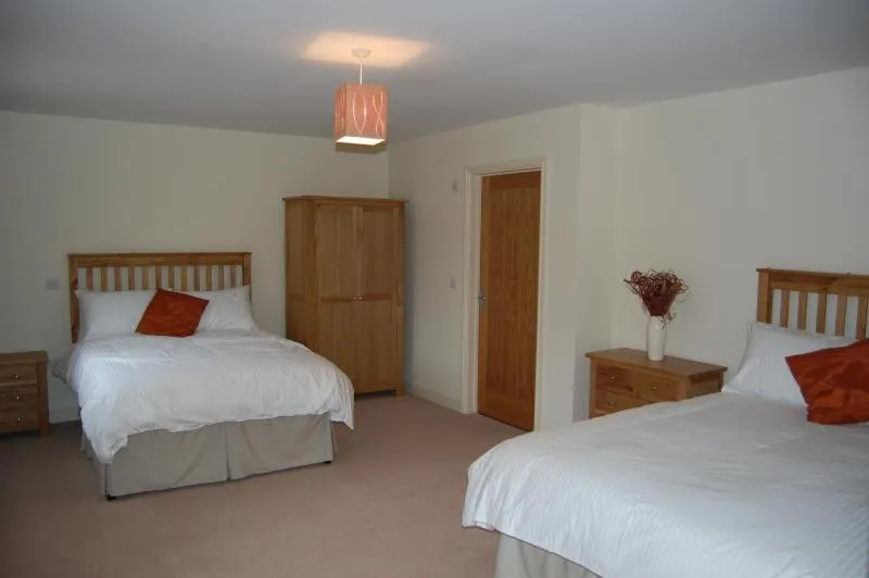 Bed in Canons Court Mews