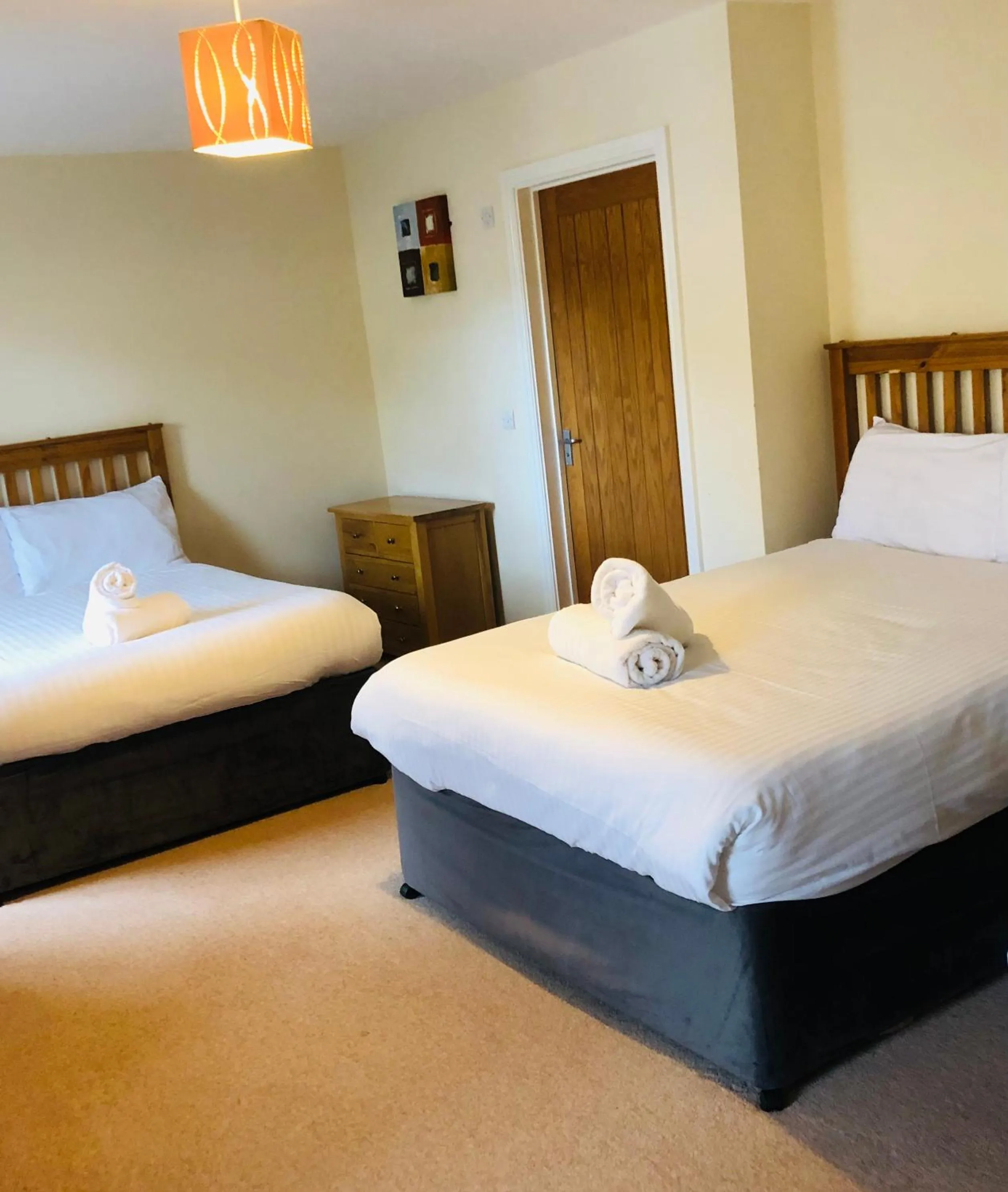 Bed in Canons Court Mews