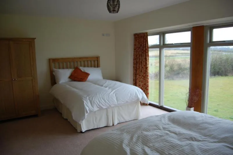 Bed in Canons Court Mews