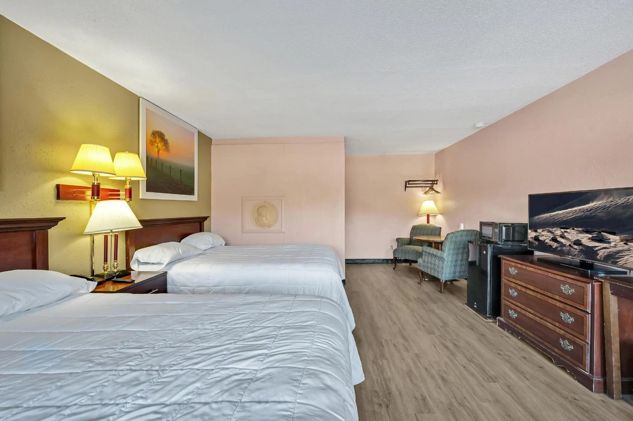 TV and multimedia, Bed in TRAVELER'S INN