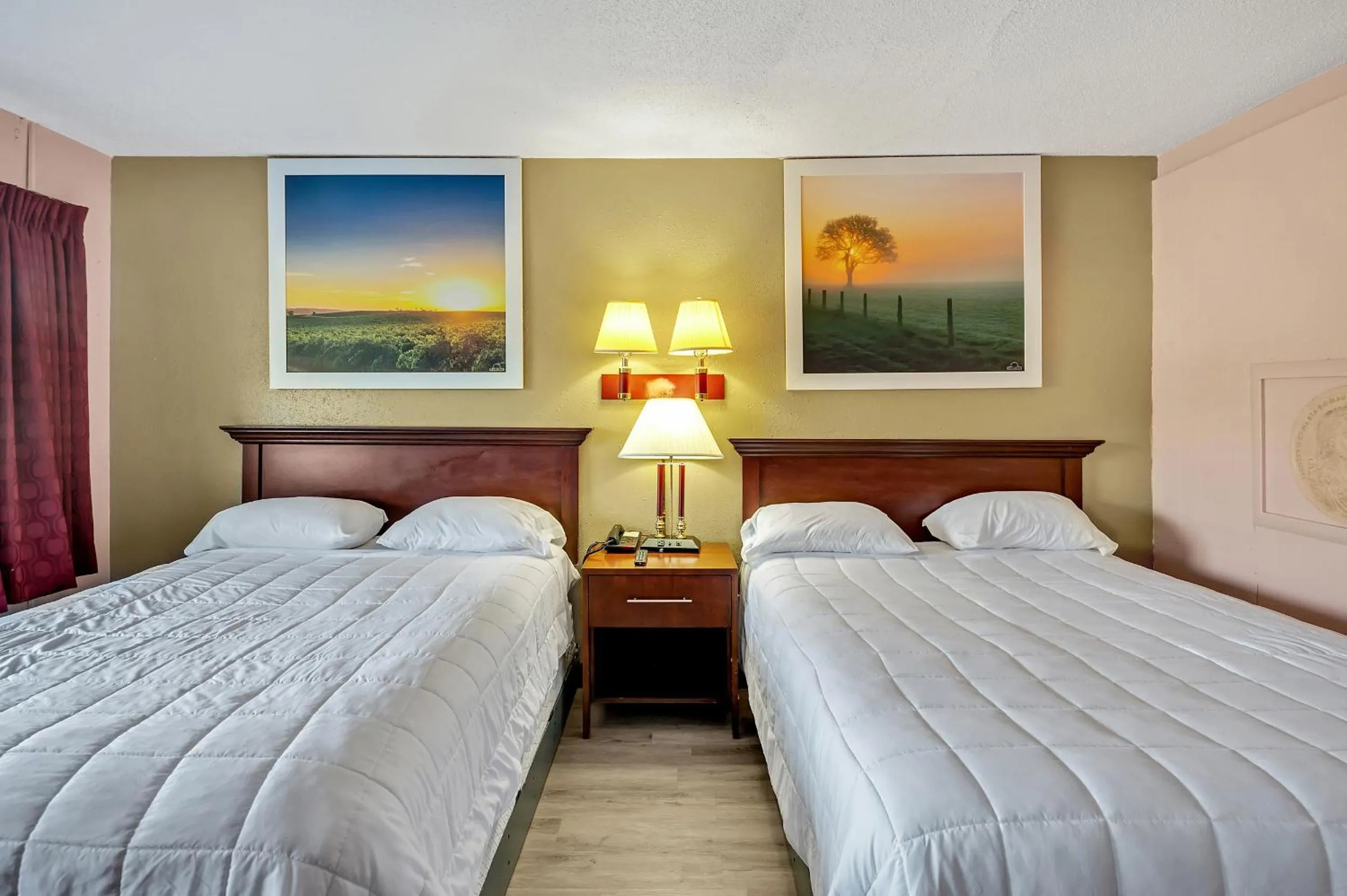 Photo of the whole room, Bed in TRAVELER'S INN