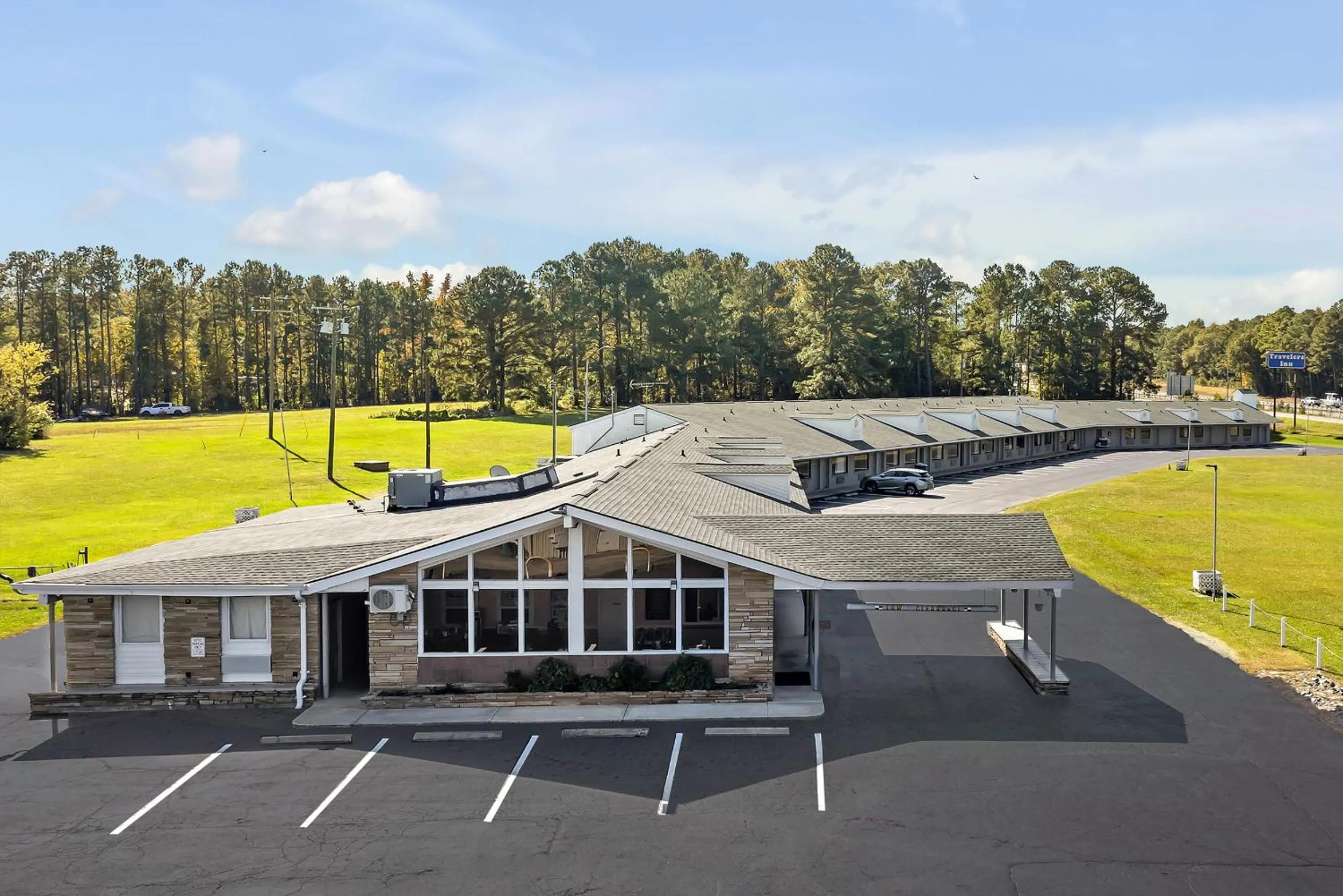 Property building in TRAVELER'S INN